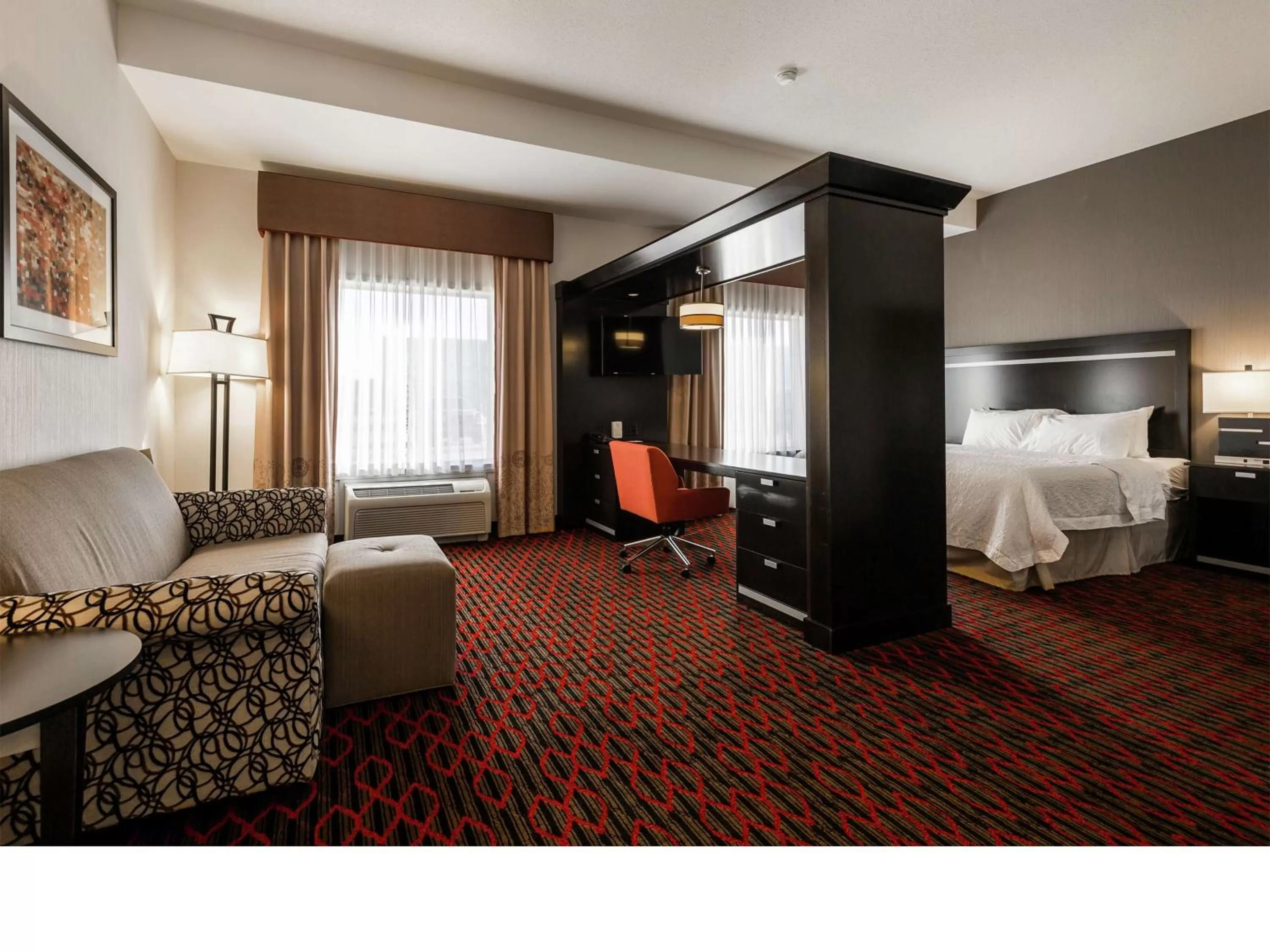 Bedroom, Bed in Hampton Inn & Suites by Hilton Lethbridge