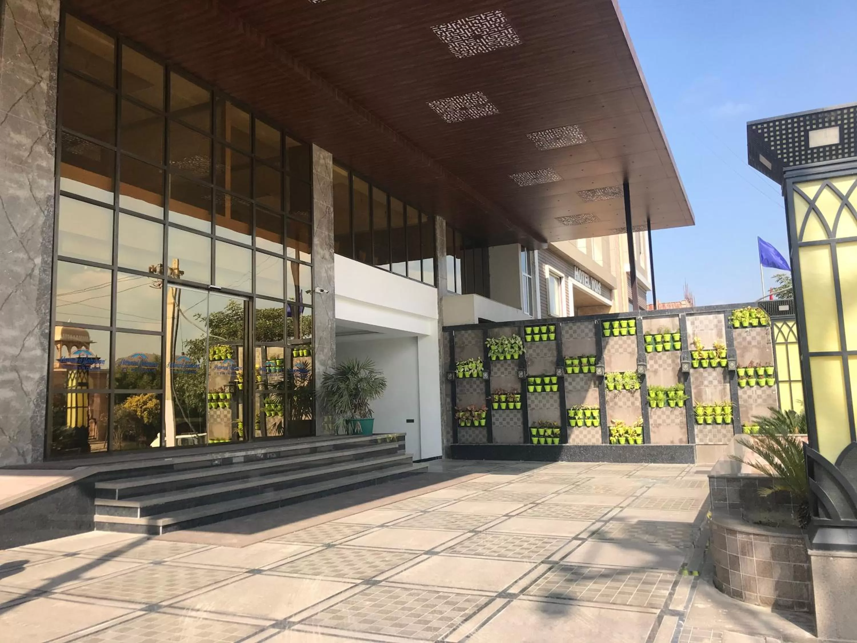 Facade/entrance in Howard Johnson by Wyndham Udaipur Roop Nagar