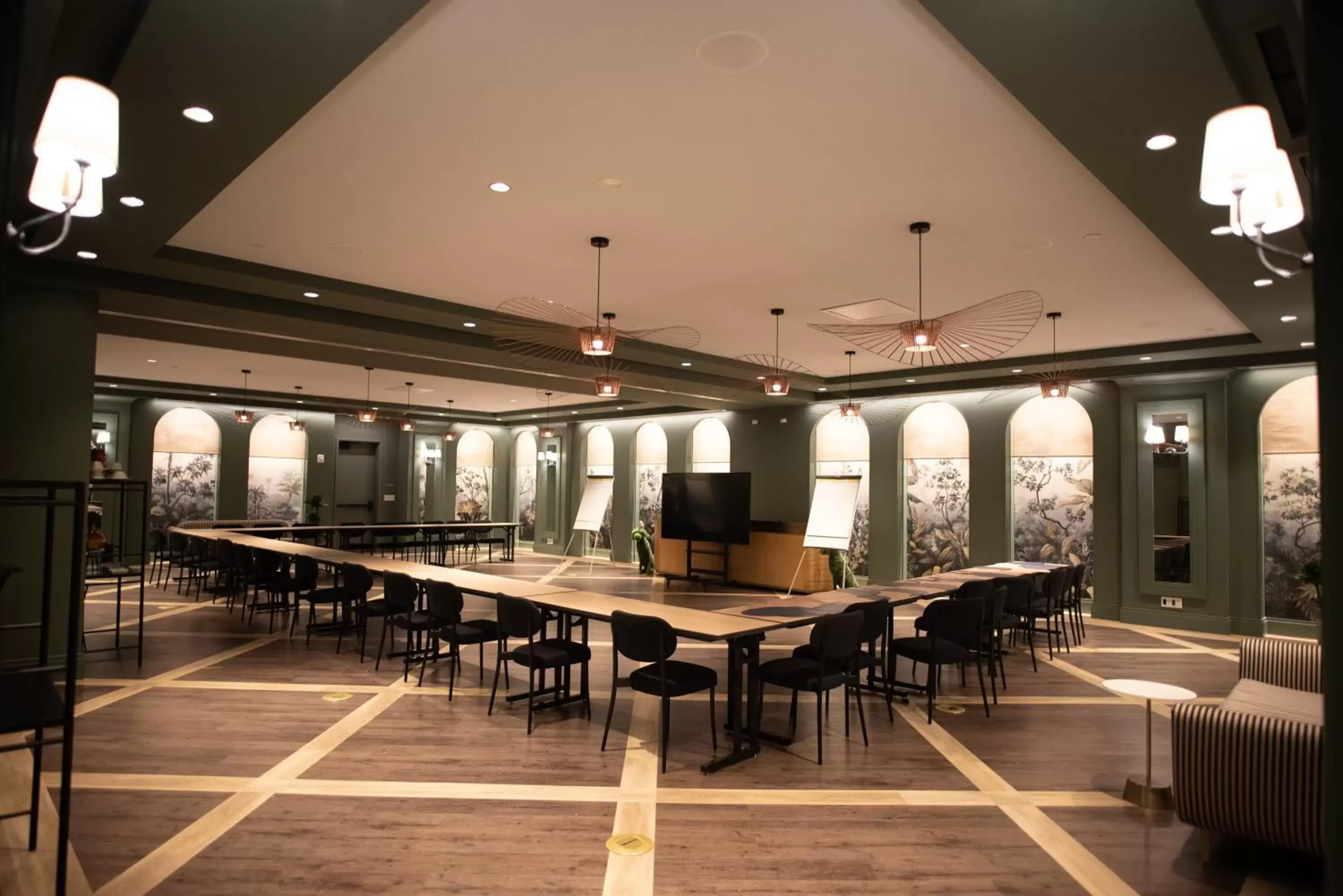 Meeting/conference room, Restaurant/Places to Eat in Virgin Hotels New Orleans