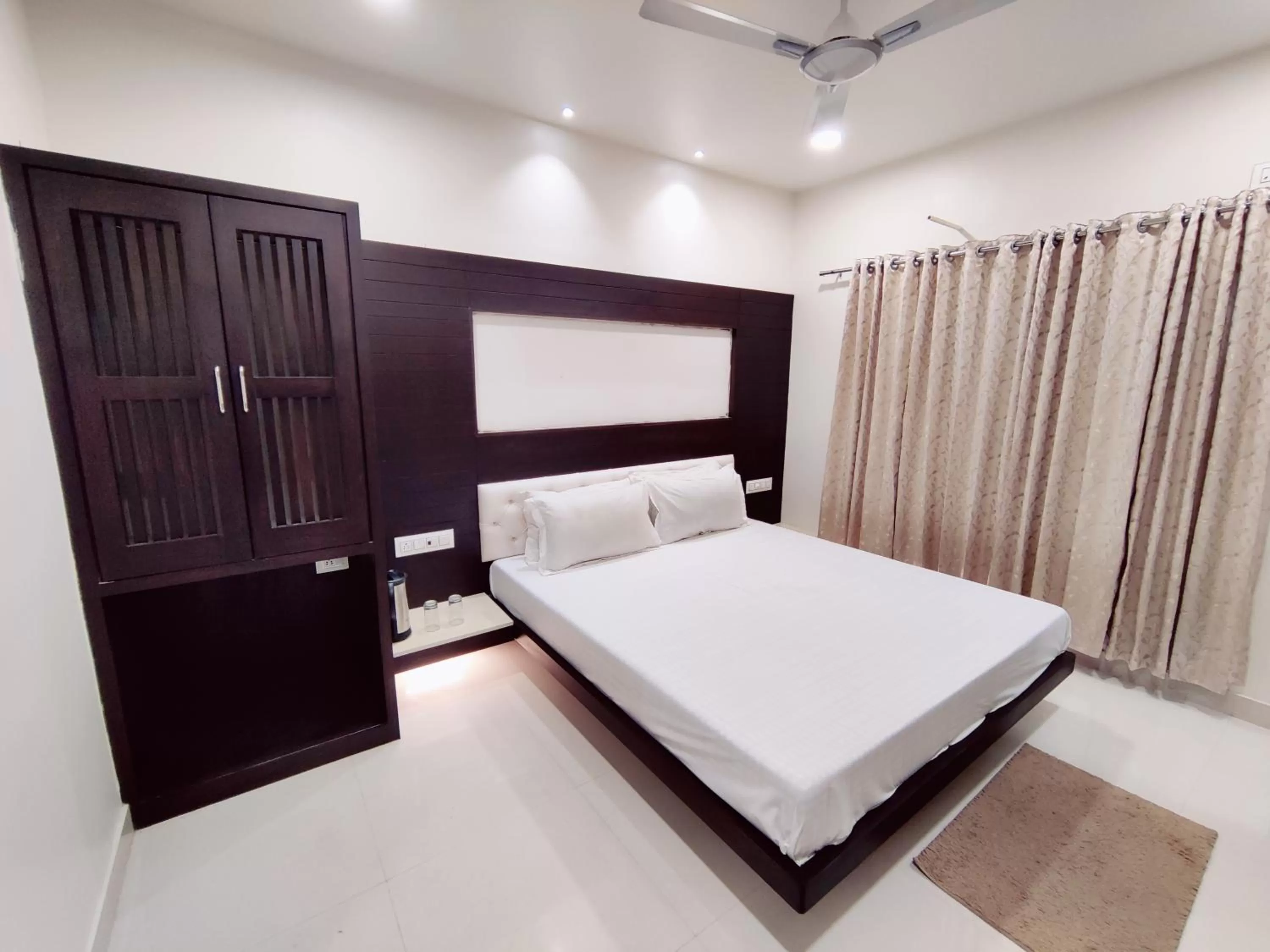 Bed in Abu Inn, Mount Abu - The Luxury Boutique Stay