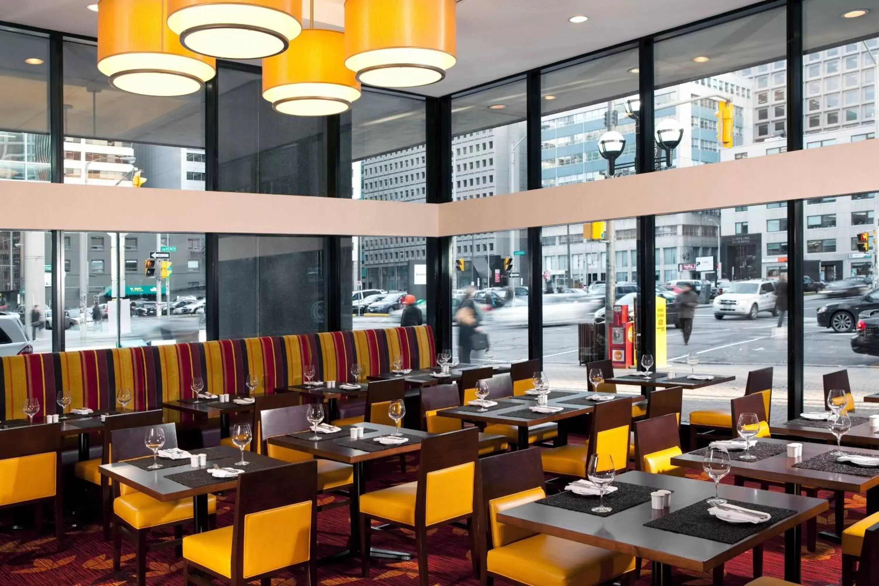 Kitchen or kitchenette, Restaurant/Places to Eat in Ottawa Marriott Hotel