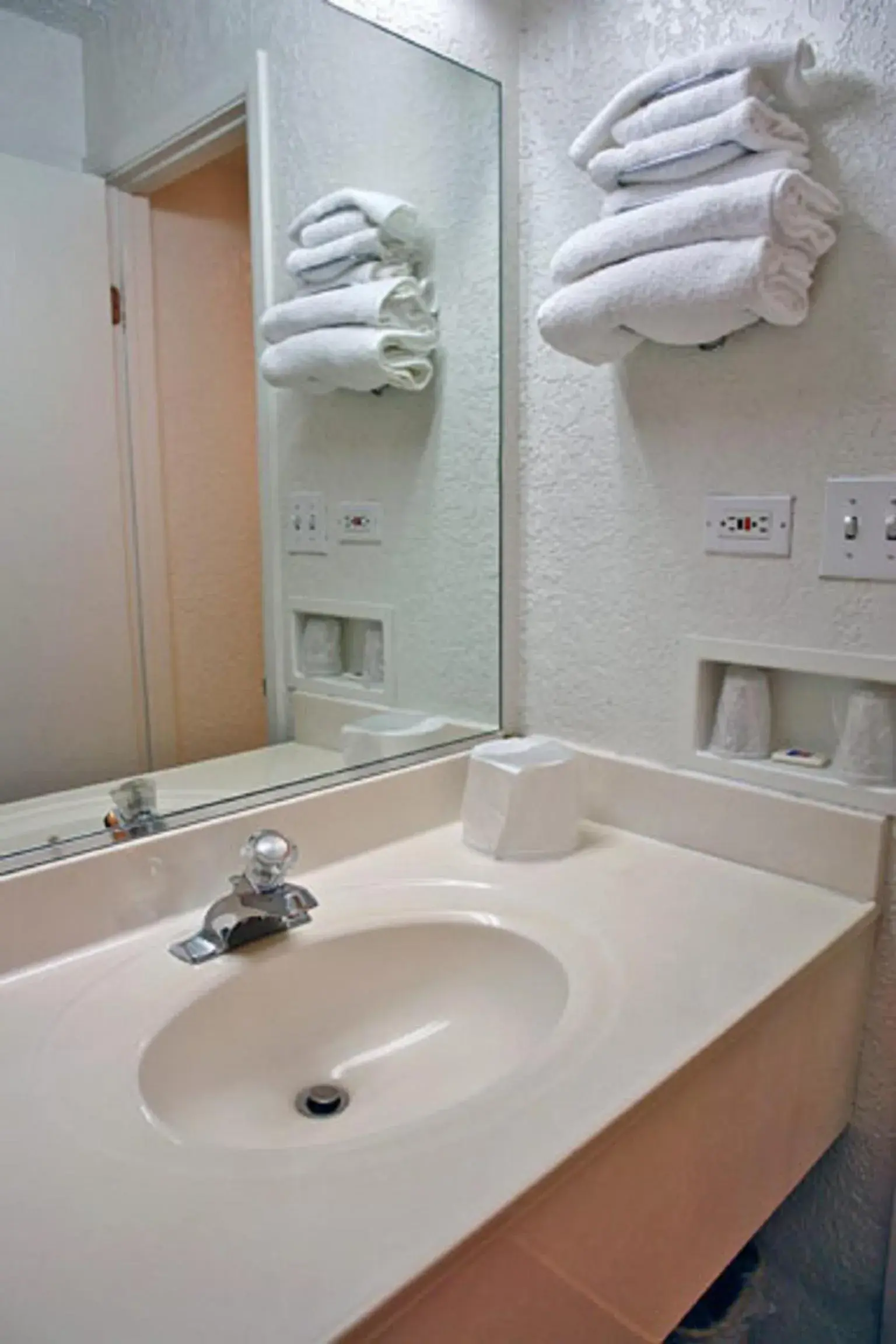 Bathroom in Motel 6-Yreka, CA