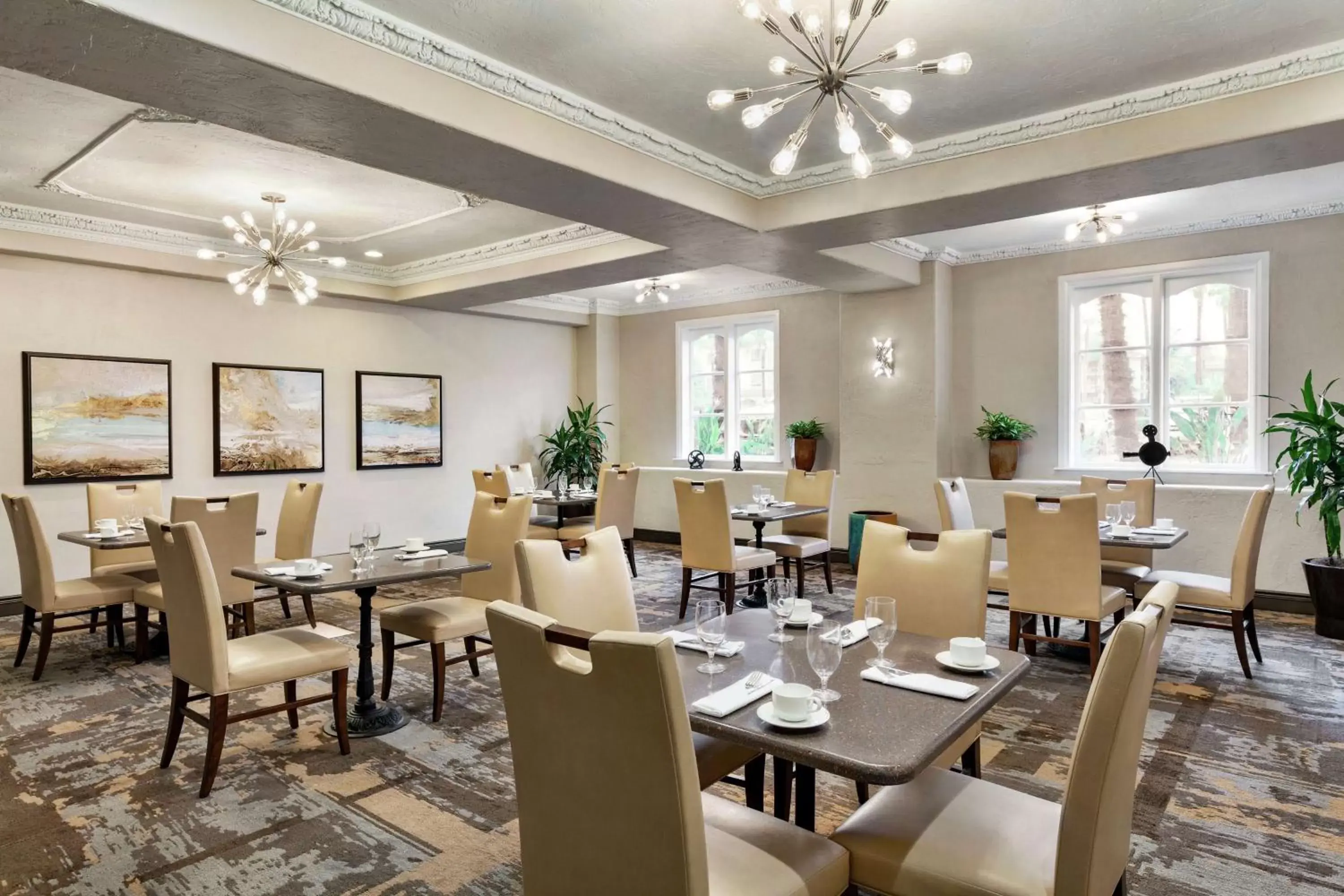 Meeting/conference room, Restaurant/Places to Eat in Embassy Suites by Hilton Santa Ana Orange County Airport