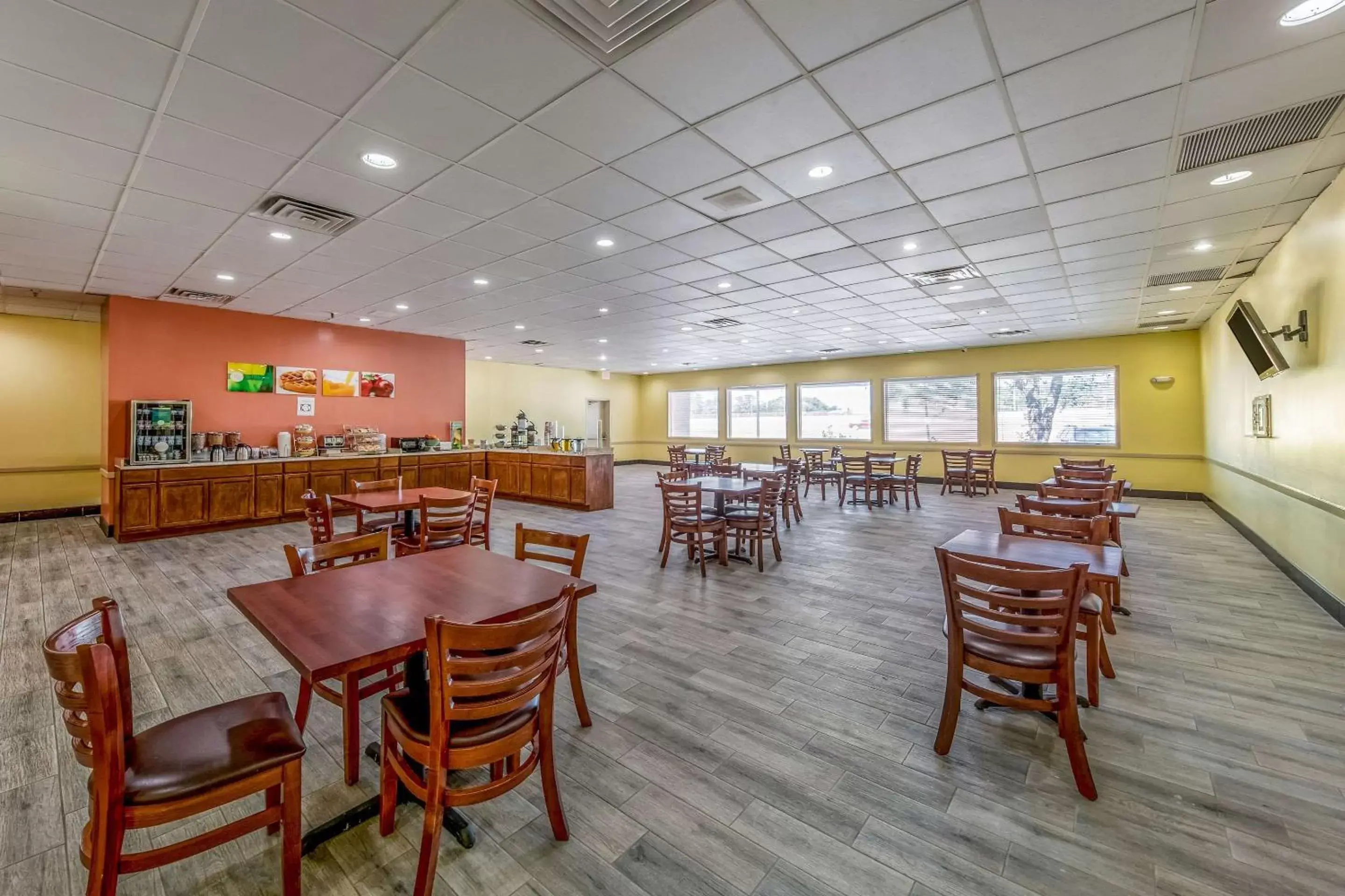 Restaurant/Places to Eat in Quality Inn Gainesville