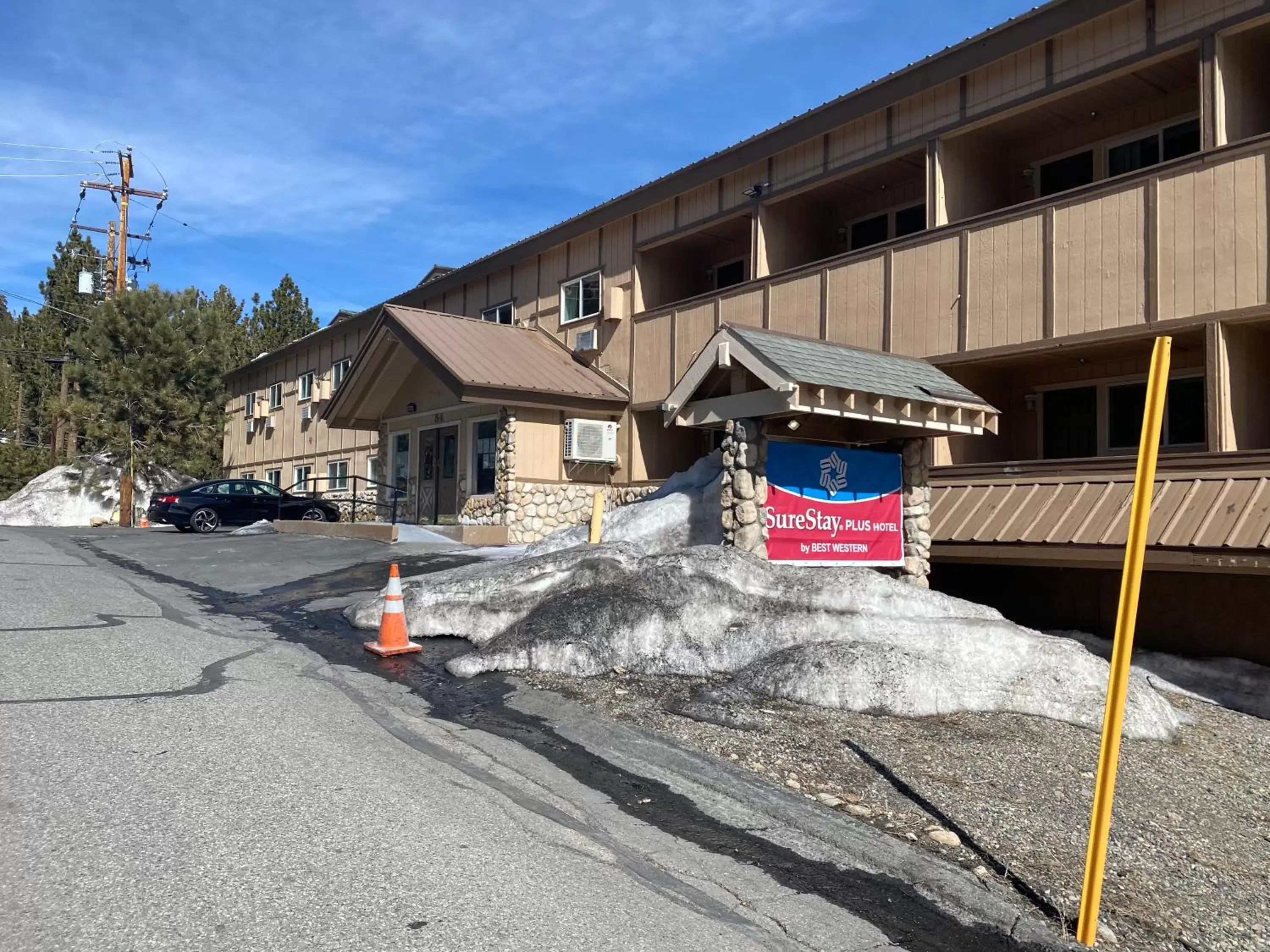 Property building, Winter in SureStay Plus Hotel by Best Western Mammoth Lakes