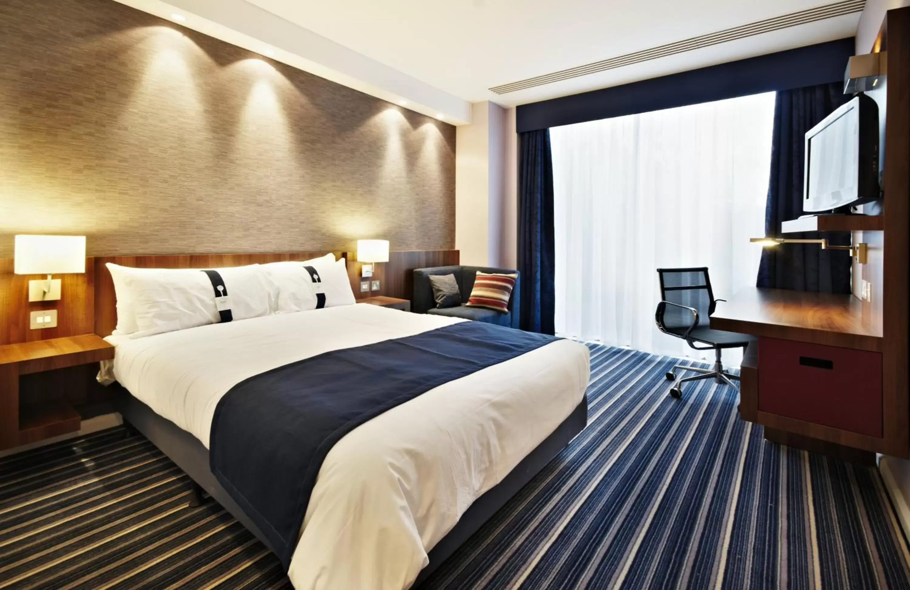 Photo of the whole room, Bed in Holiday Inn Express Madrid Leganes, an IHG Hotel