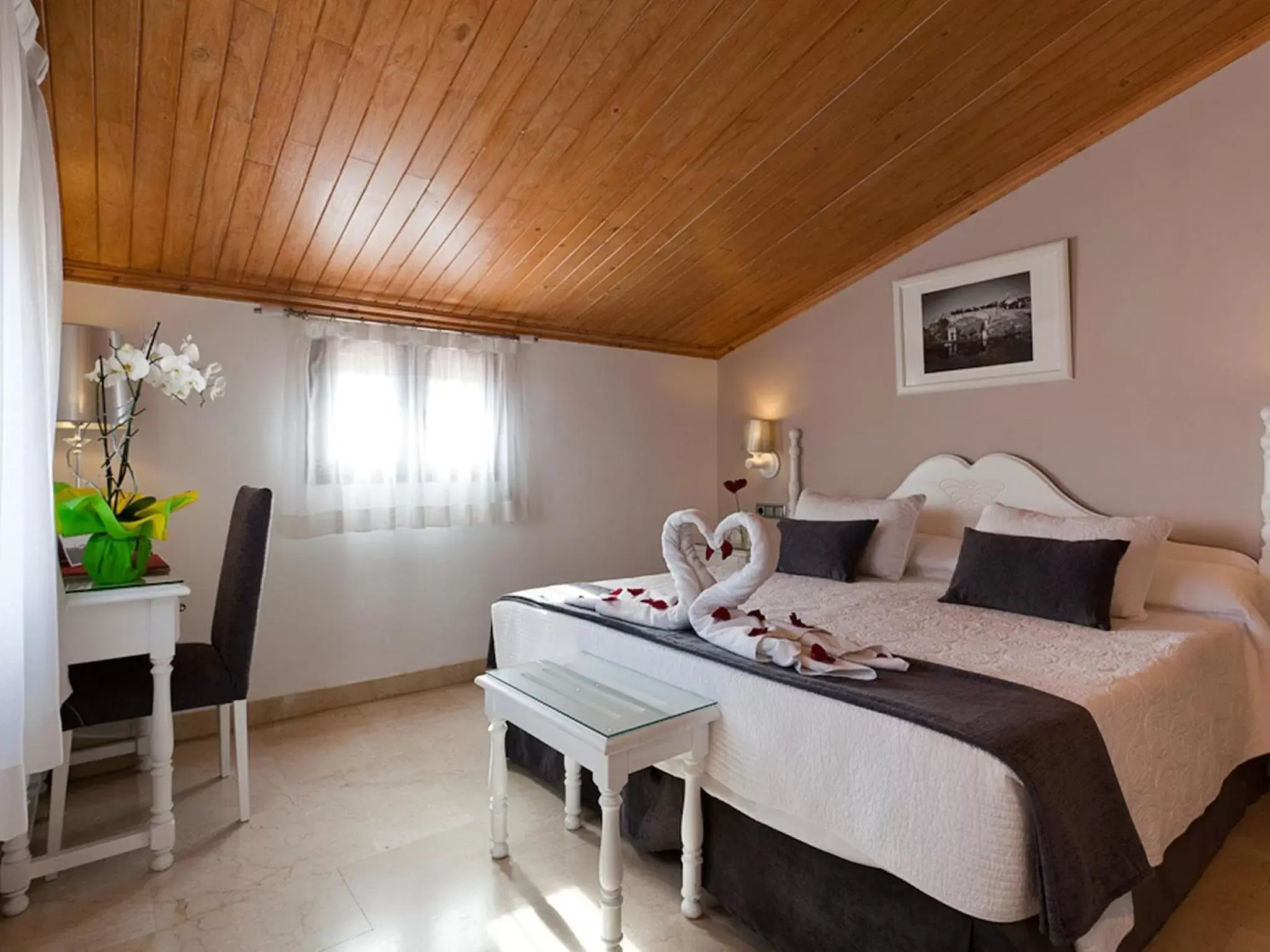 Photo of the whole room, Bed in Hotel Carlos V Photo of the whole room, Bed in Hotel Carlos V