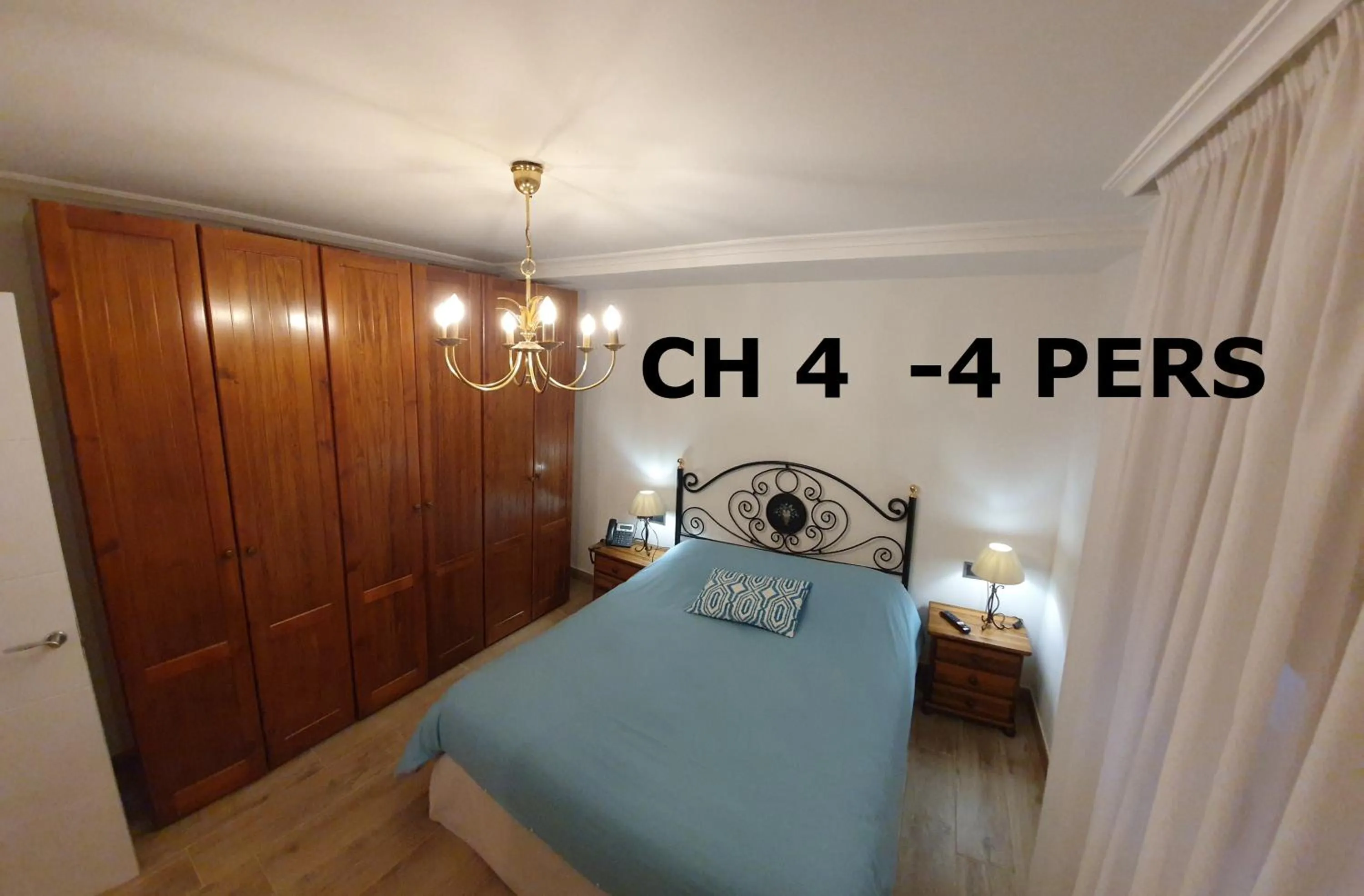 Photo of the whole room, Bed in Artmonia