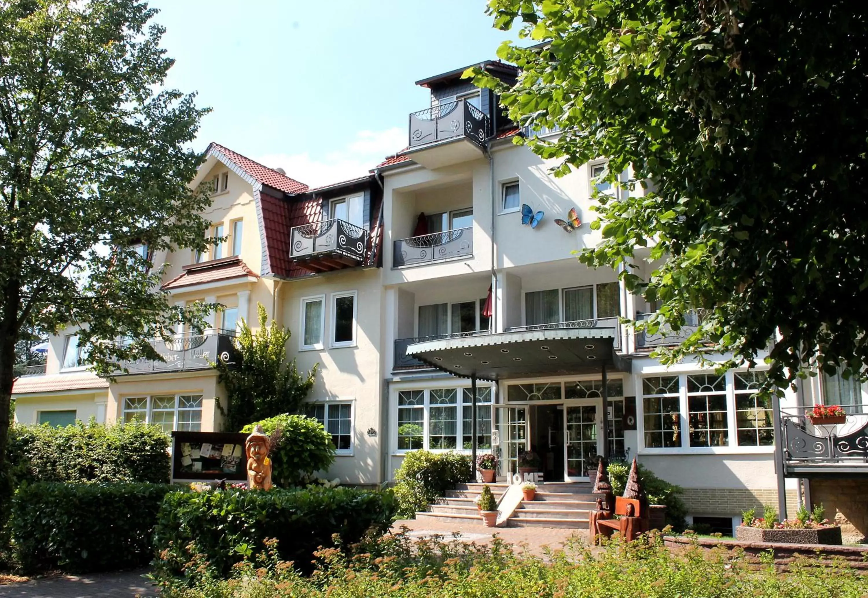 Facade/entrance, Property Building in Parkhotel Weber-Müller