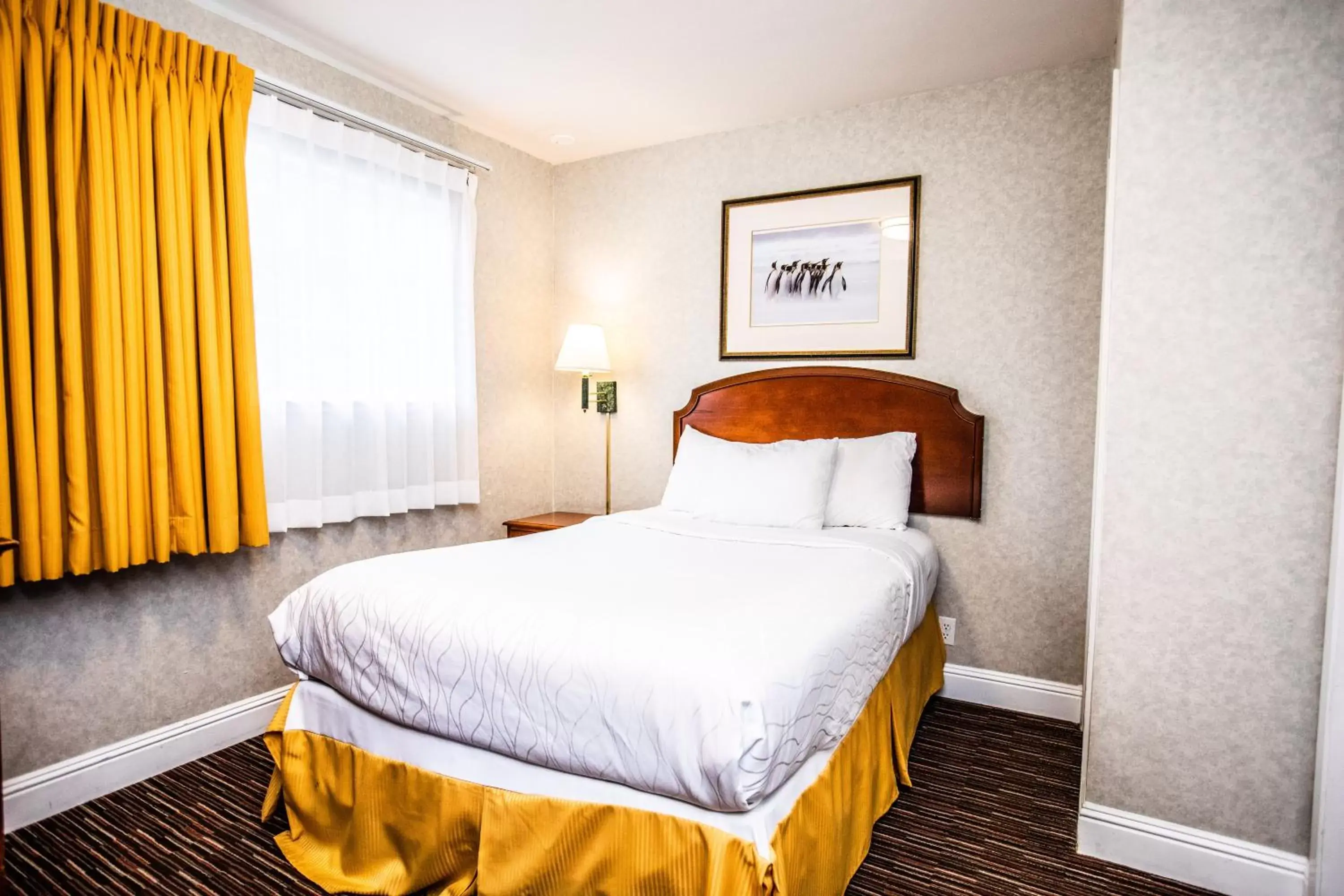 Photo of the whole room, Bed in Pelican Inn Photo of the whole room, Bed in Pelican Inn