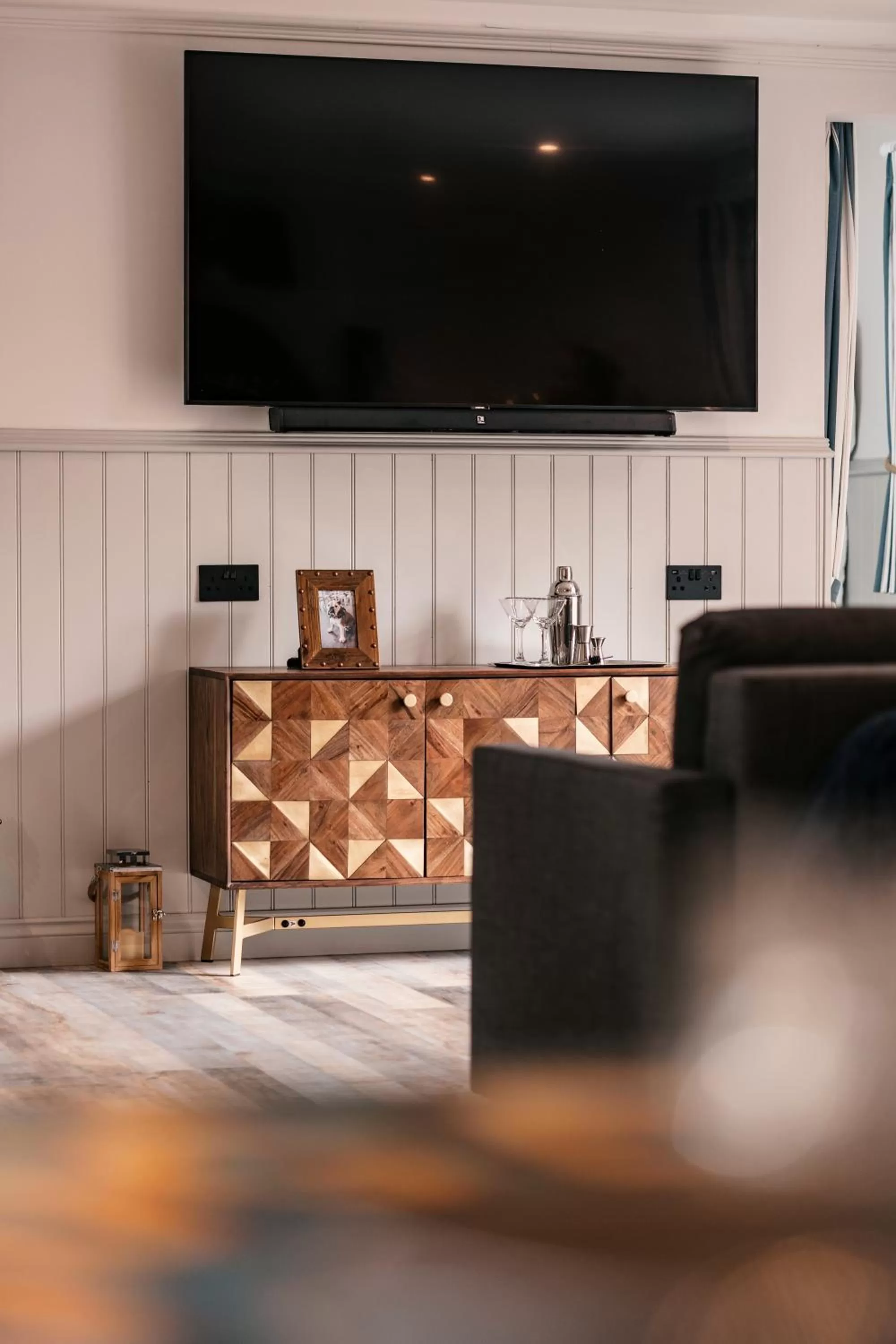 TV and multimedia, TV/Entertainment Center in South Causey Inn