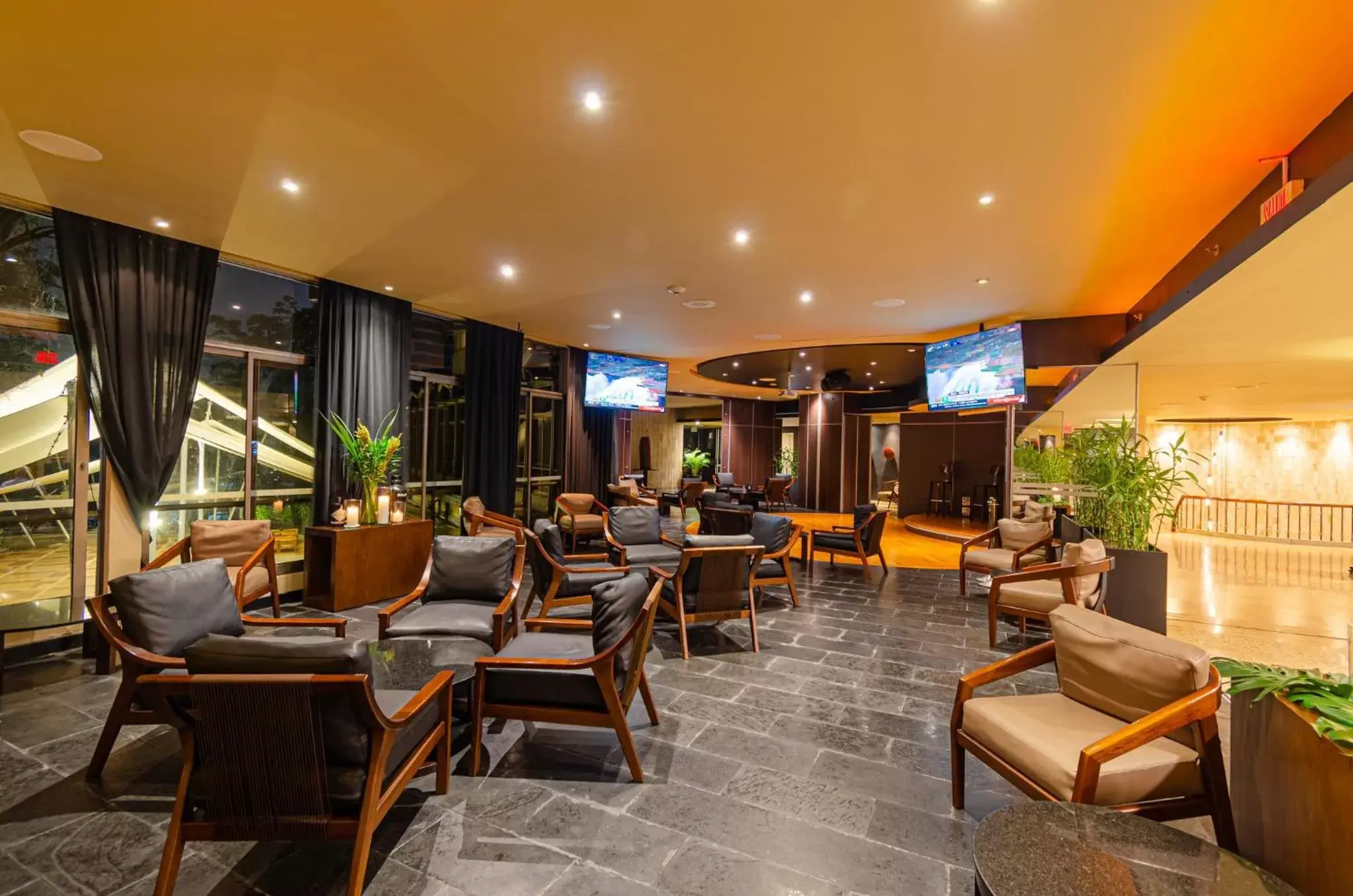 Lounge or bar, Lobby/Reception in Hotel Intercontinental Medellín, an IHG Hotel