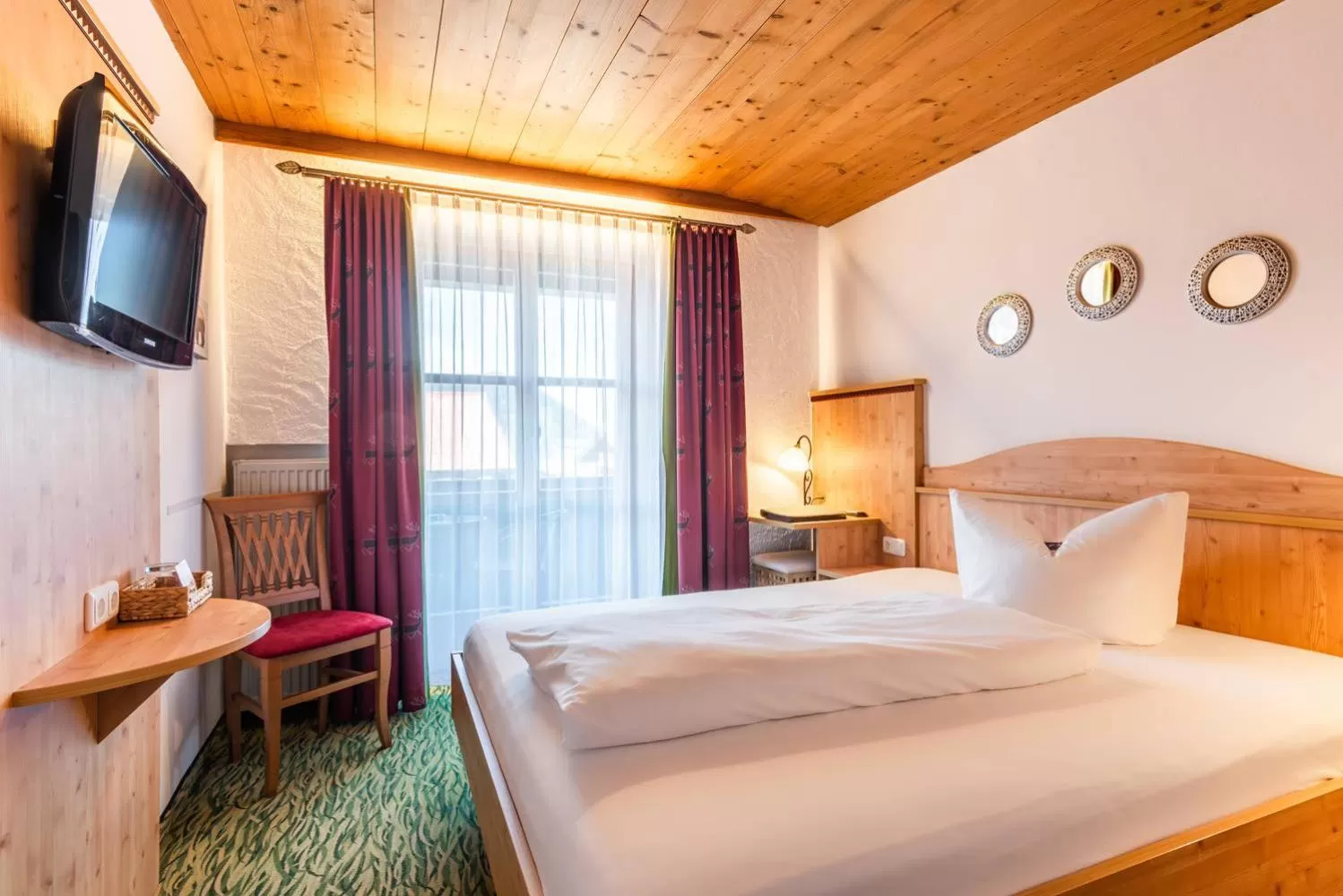 Double Room with Lake View in Das Maximilian - Feines Landhotel am Schliersee