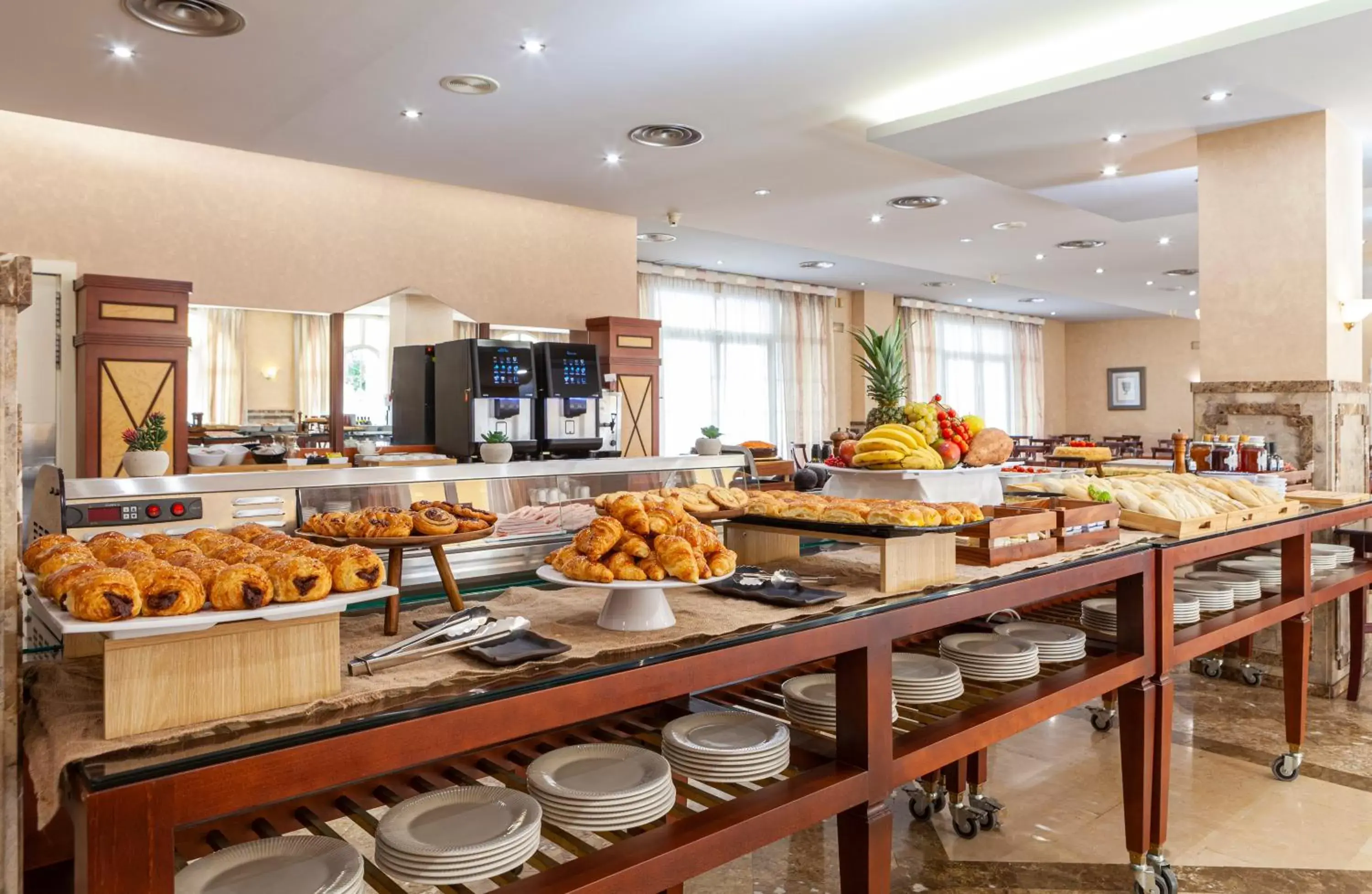 Buffet breakfast, Restaurant/Places to Eat in Macia Alfaros