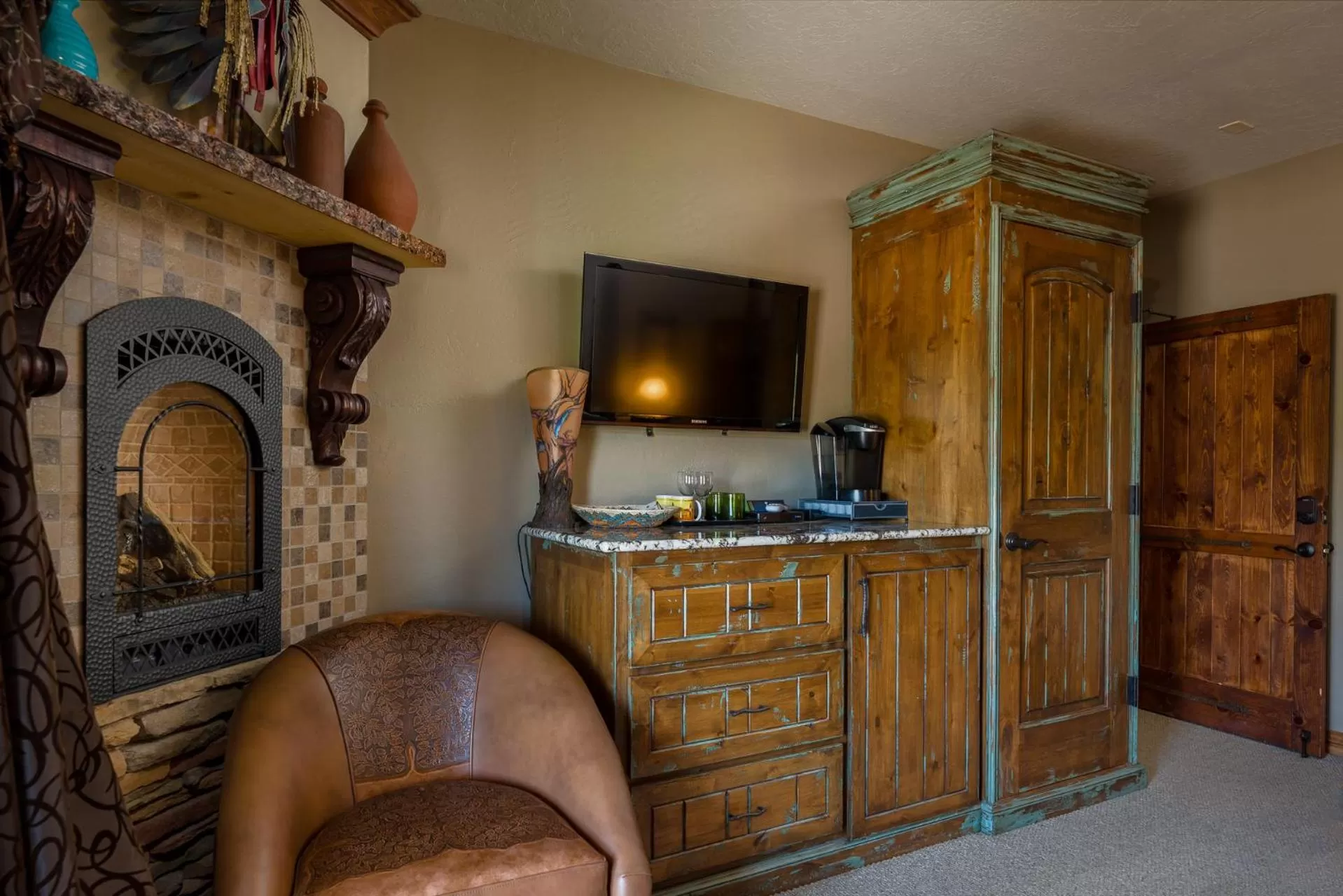 TV/Entertainment Center in Main St Loft Overlooking Train Yard - Lofts Sterling & Sage - Toltec