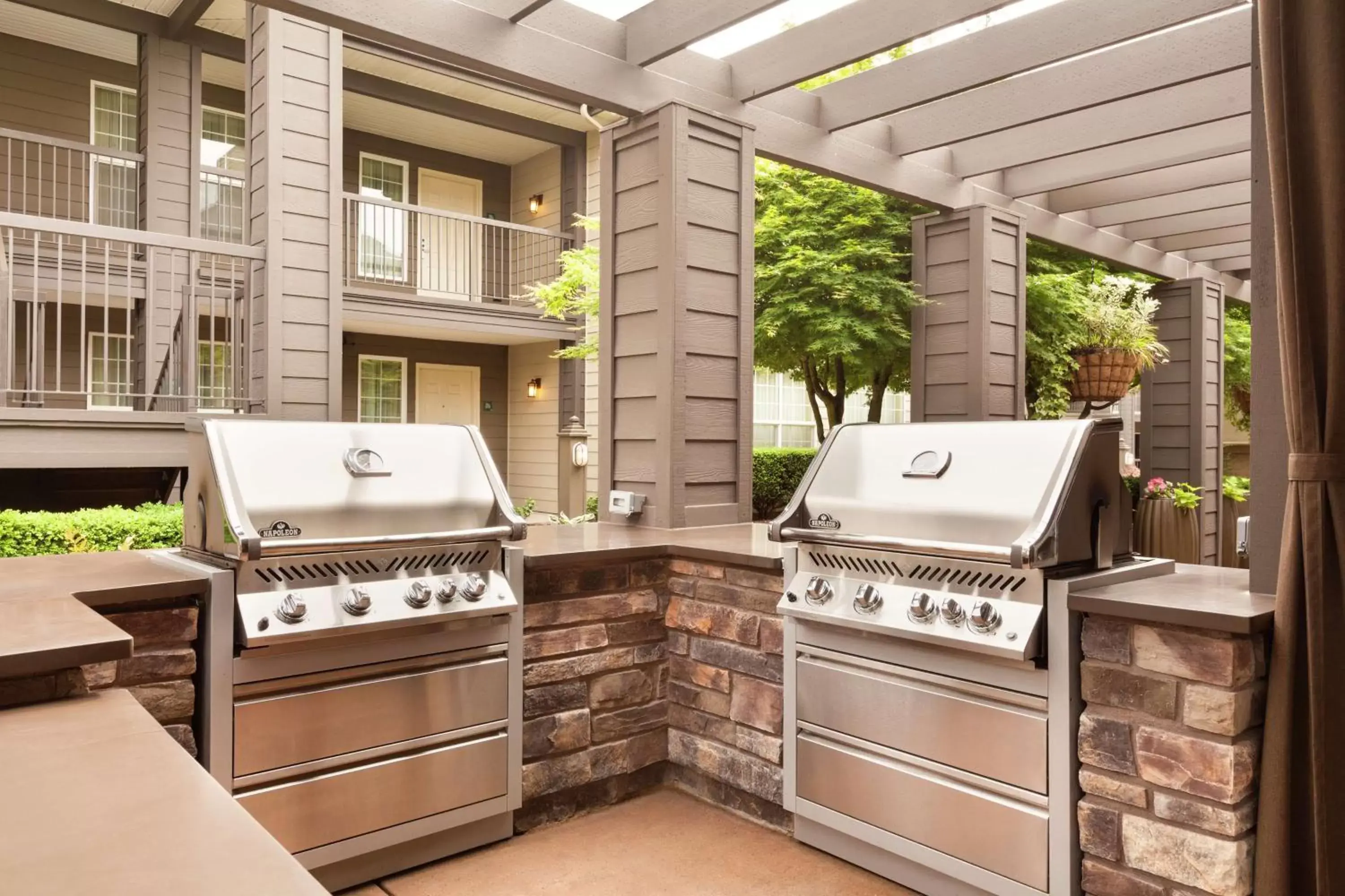 Patio, BBQ Facilities in Homewood Suites by Hilton Vancouver / Portland