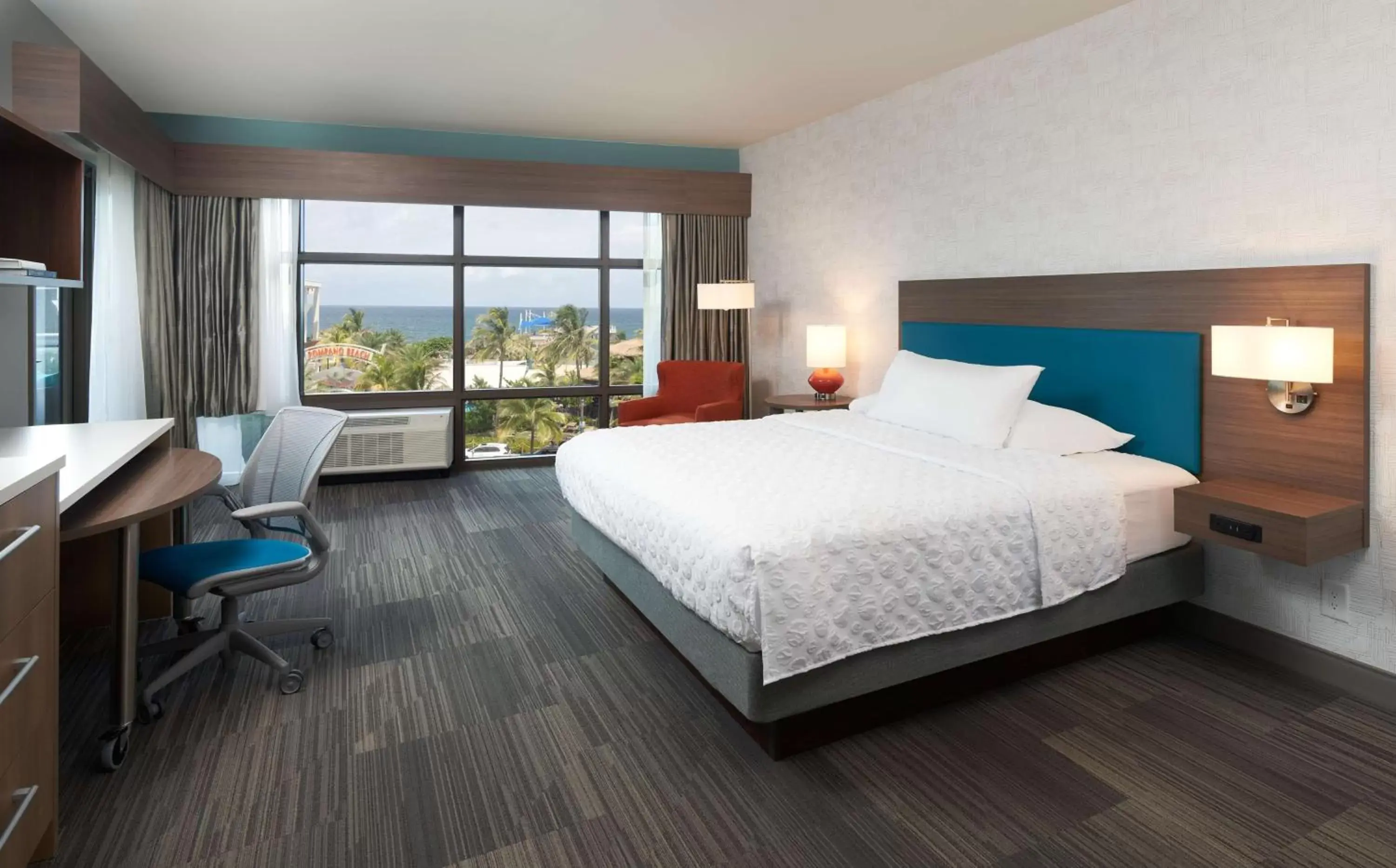 Bedroom in Home2 Suites By Hilton Pompano Beach Pier, Fl