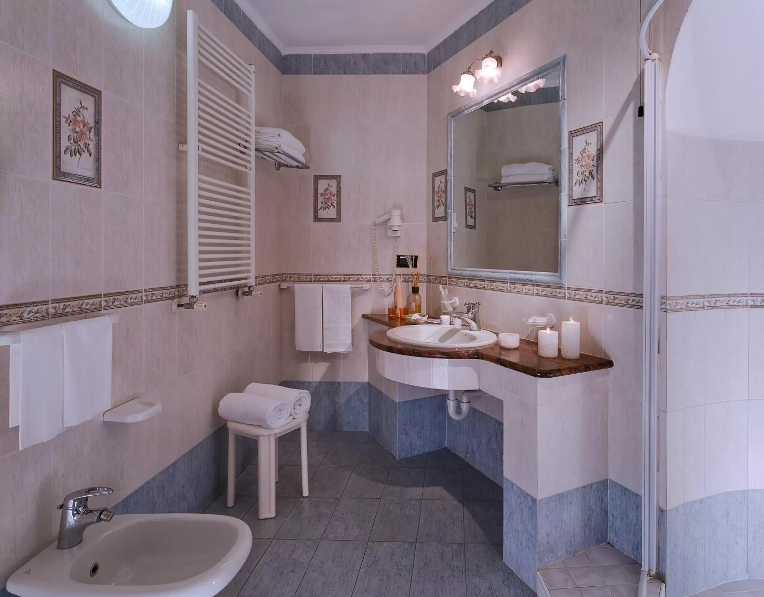 Toilet, Bathroom in Sorriso Thermae Resort & Spa