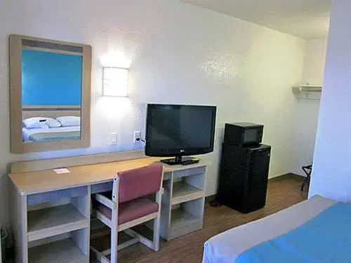 TV and multimedia, TV/Entertainment Center in Motel 6-Del Rio, TX