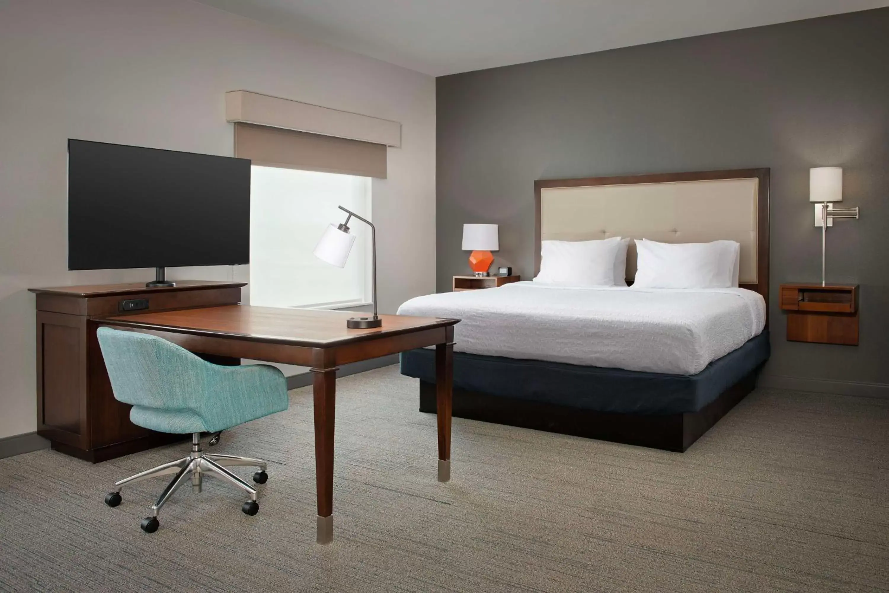 Bedroom, Bed in Hampton Inn & Suites Portland/Hillsboro-Evergreen Park