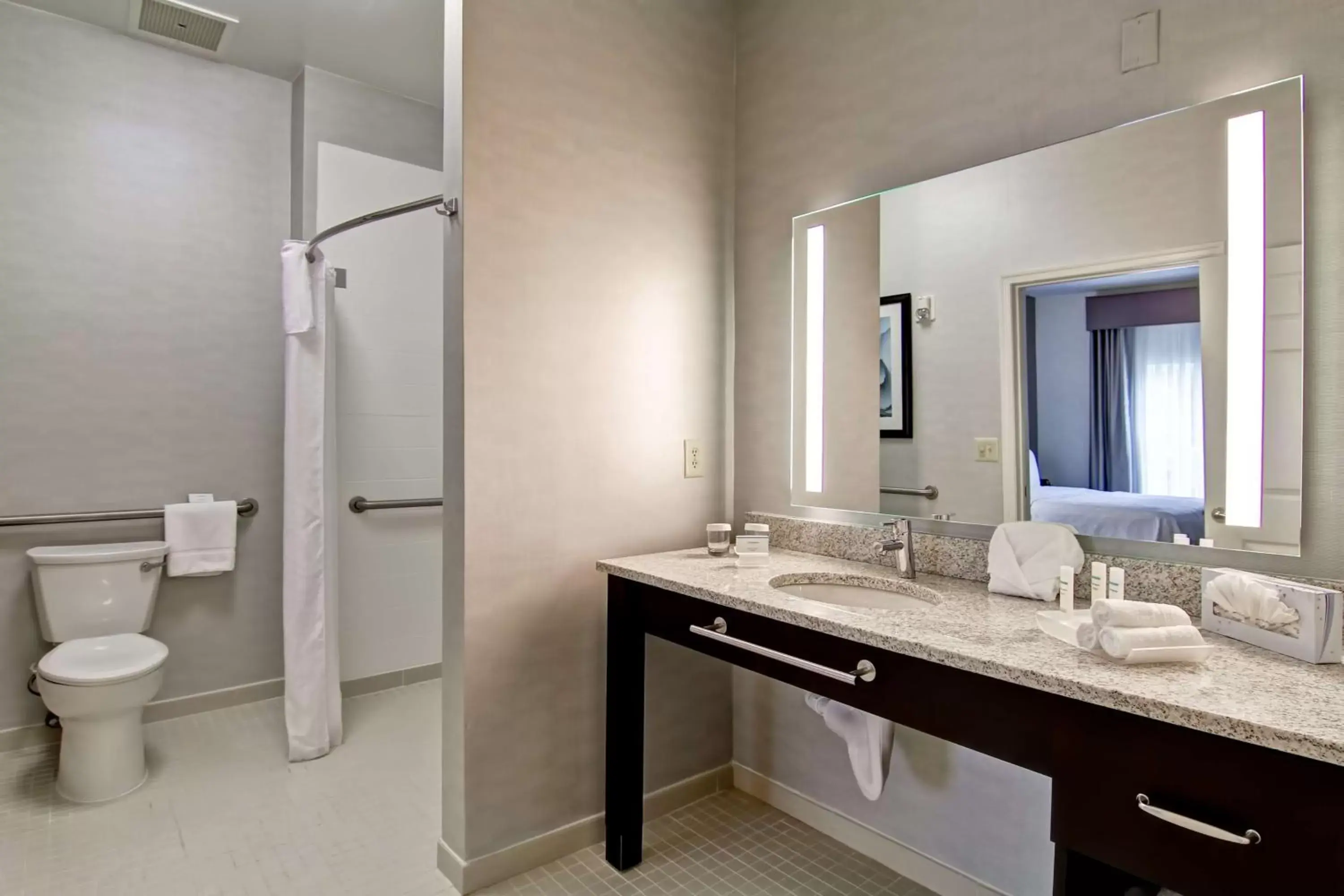 Bathroom in Homewood Suites by Hilton Newark-Cranford