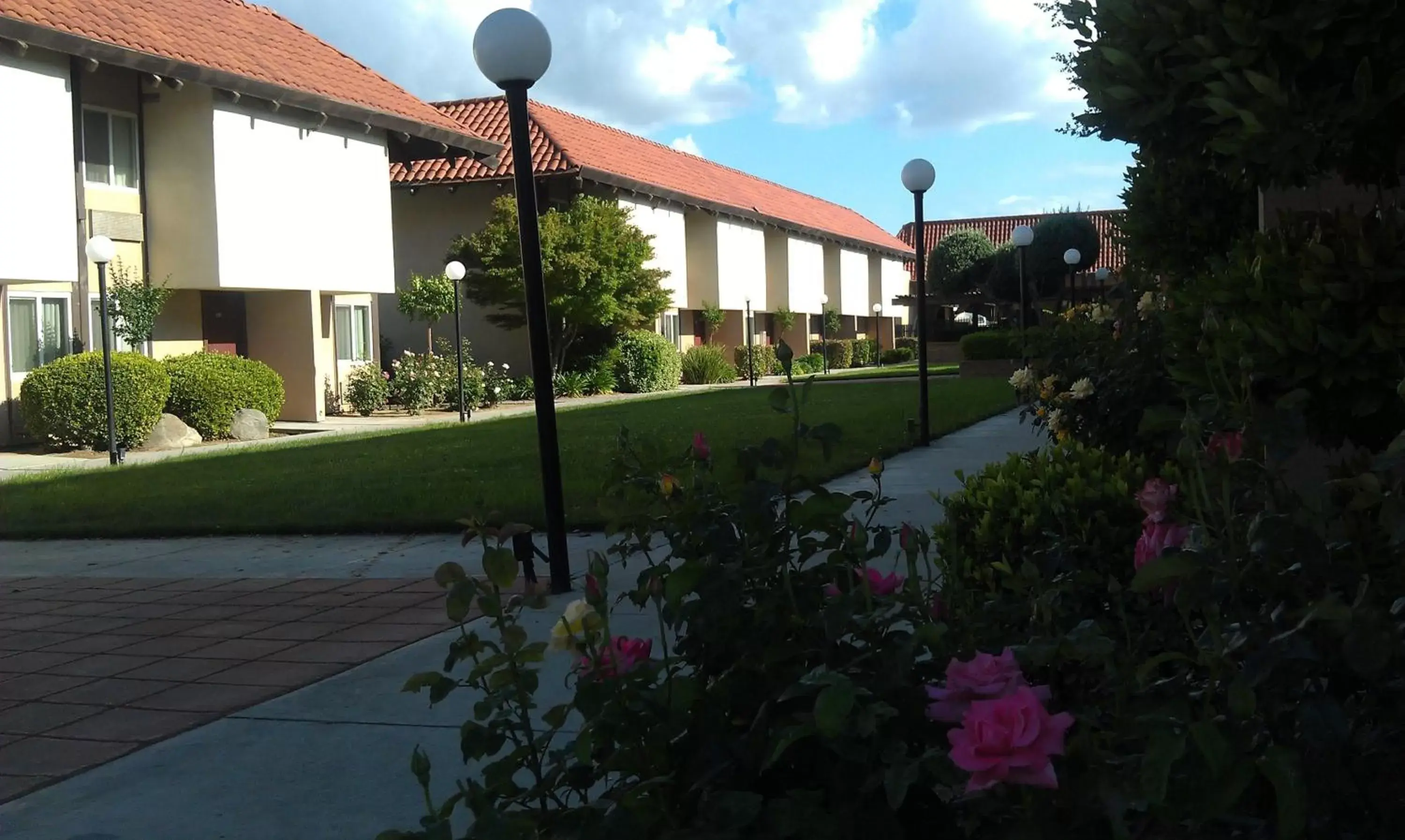 Property building in Ramada by Wyndham Fresno North Property building in Ramada by Wyndham Fresno North