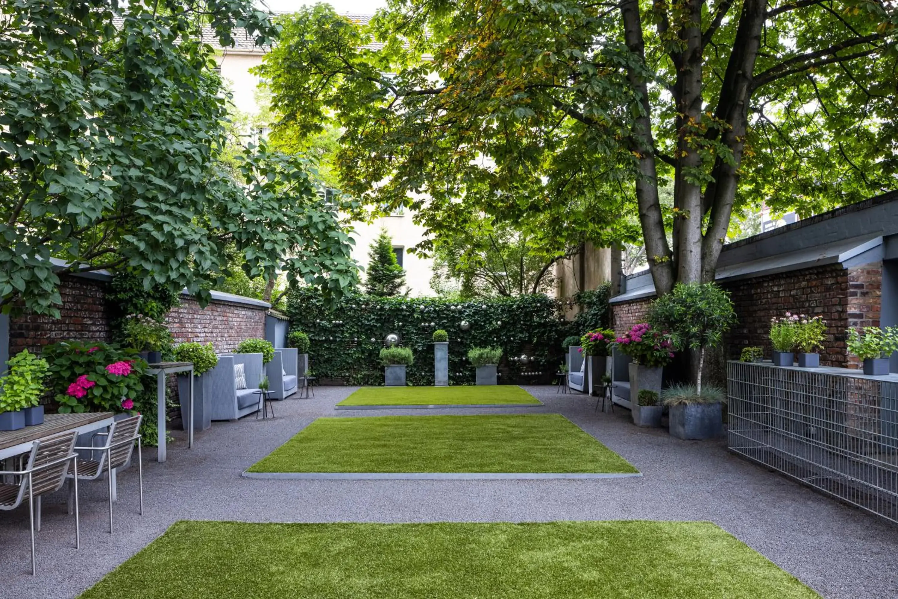 Garden view in The New Yorker Hotel Köln-Messe Garden view in The New Yorker Hotel Köln-Messe