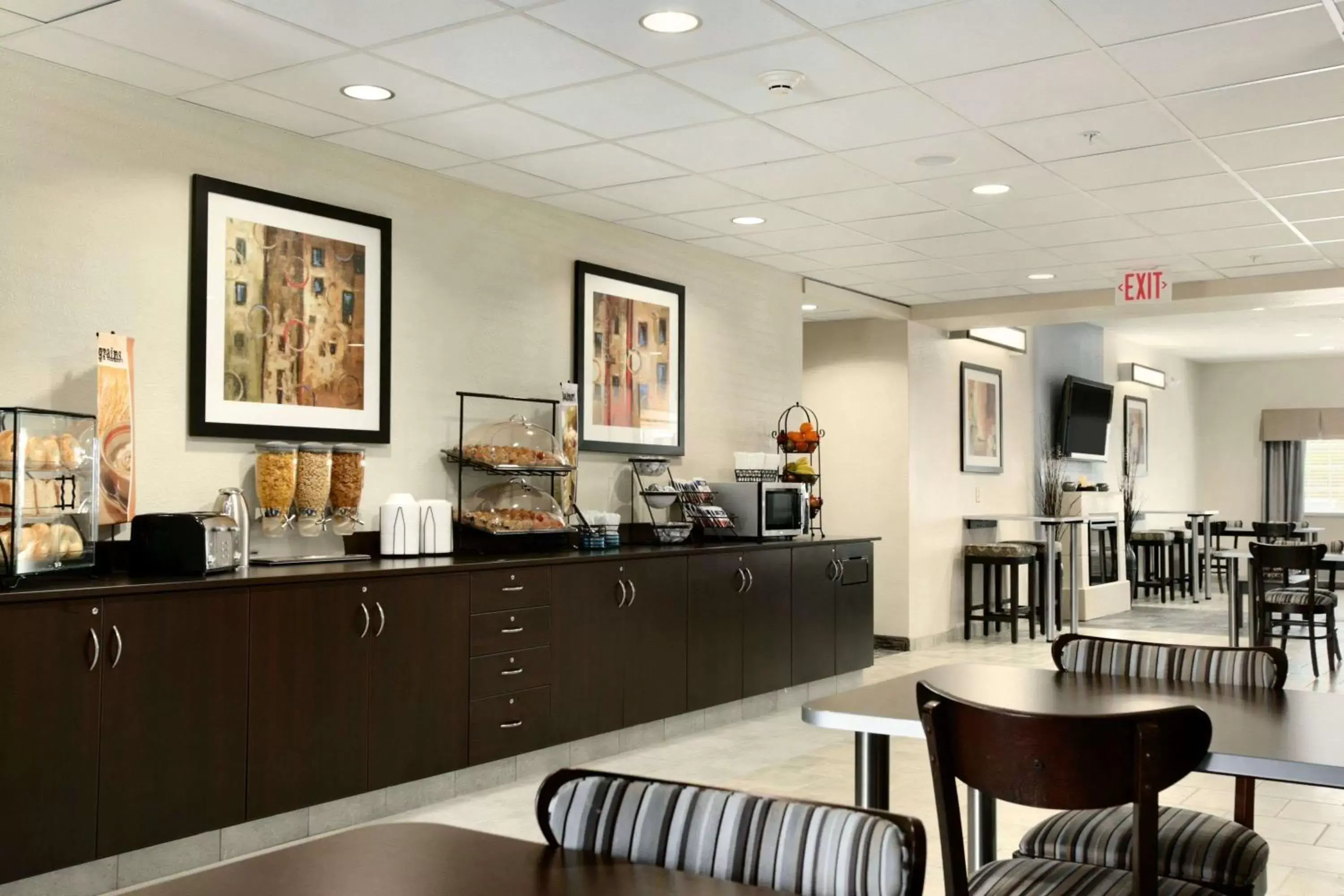 Restaurant/places to eat in Microtel Inn and Suites by Wyndham - Geneva Restaurant/places to eat in Microtel Inn and Suites by Wyndham - Geneva