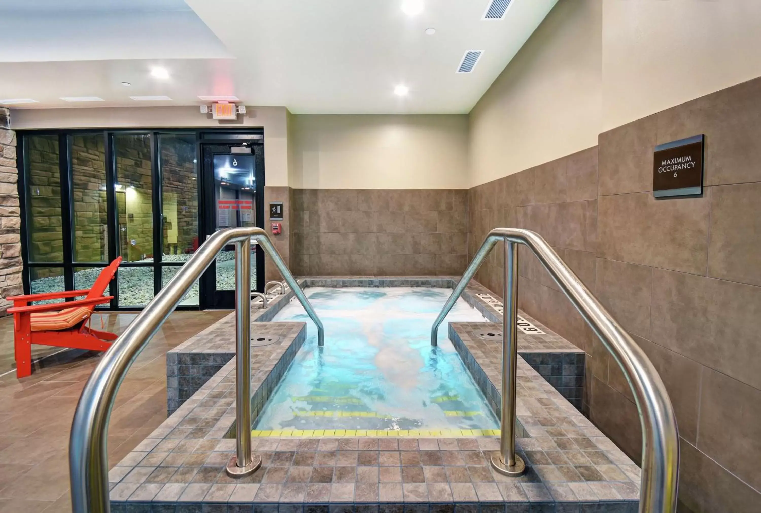Hot Tub, Swimming Pool in Home2 Suites By Hilton Beloit