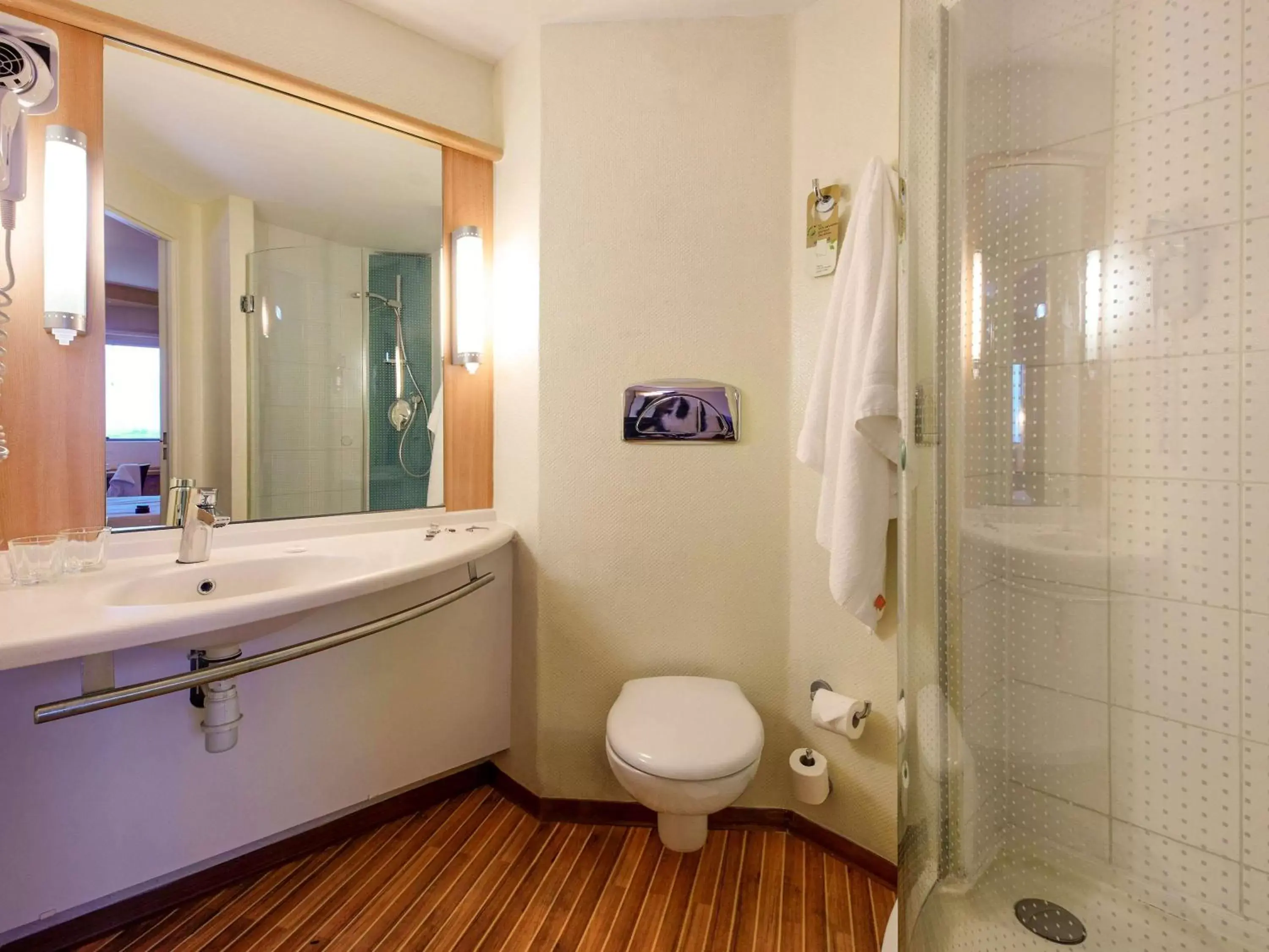 Photo of the whole room, Bathroom in Ibis Antananarivo Ankorondrano