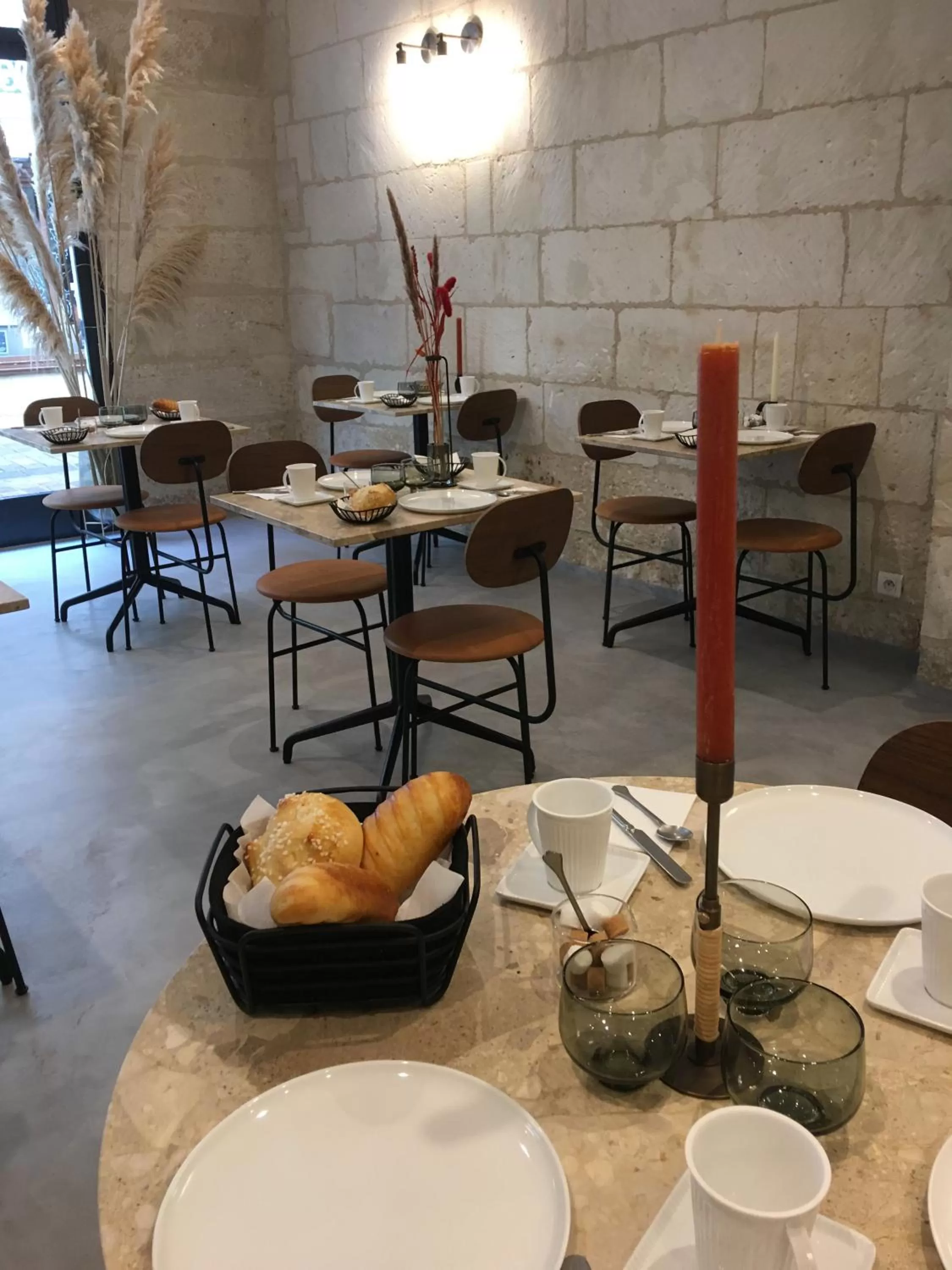 Restaurant/places to eat in Hôtel L'Adresse