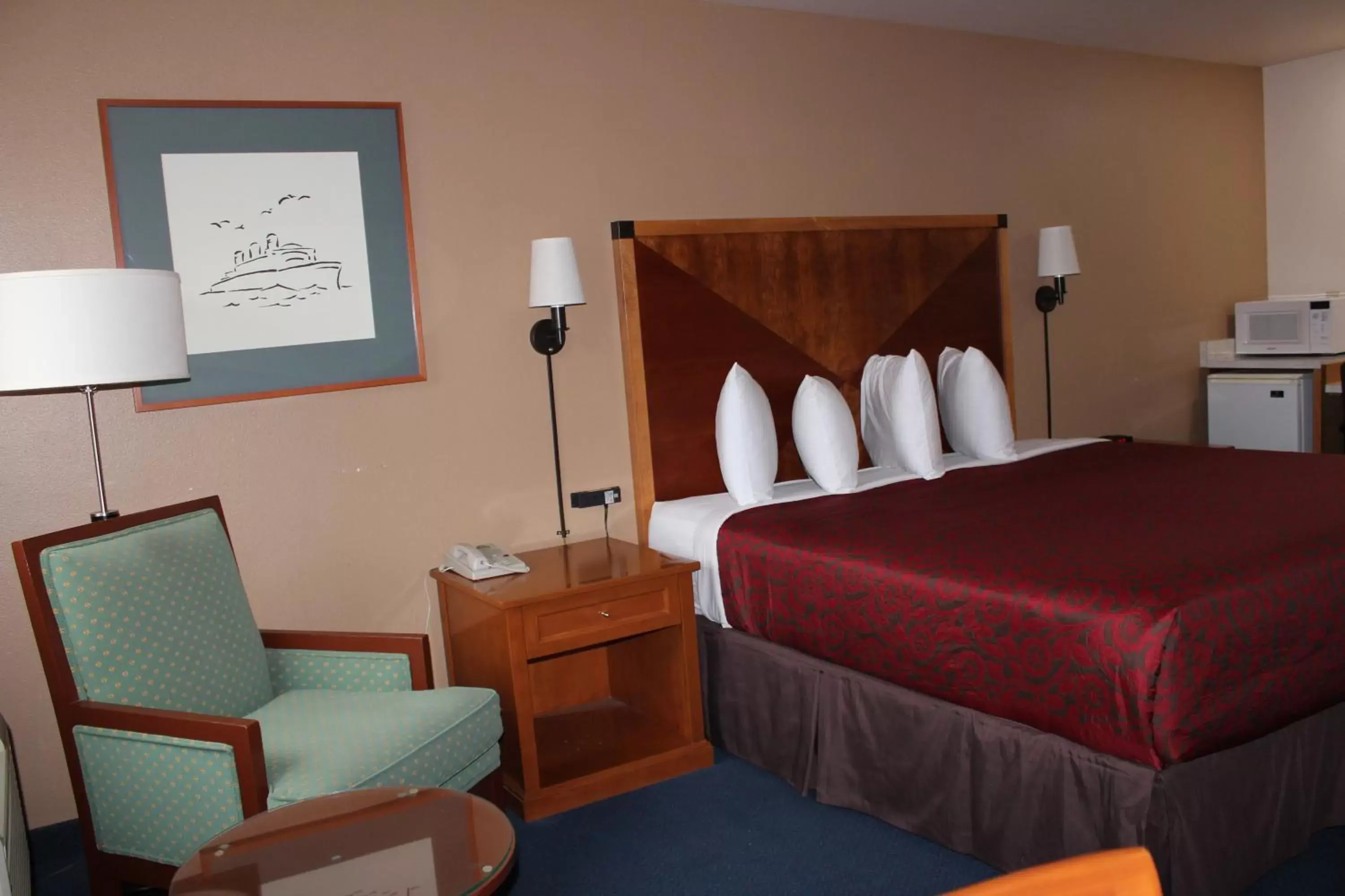 Bed in Days Inn by Wyndham Ritzville