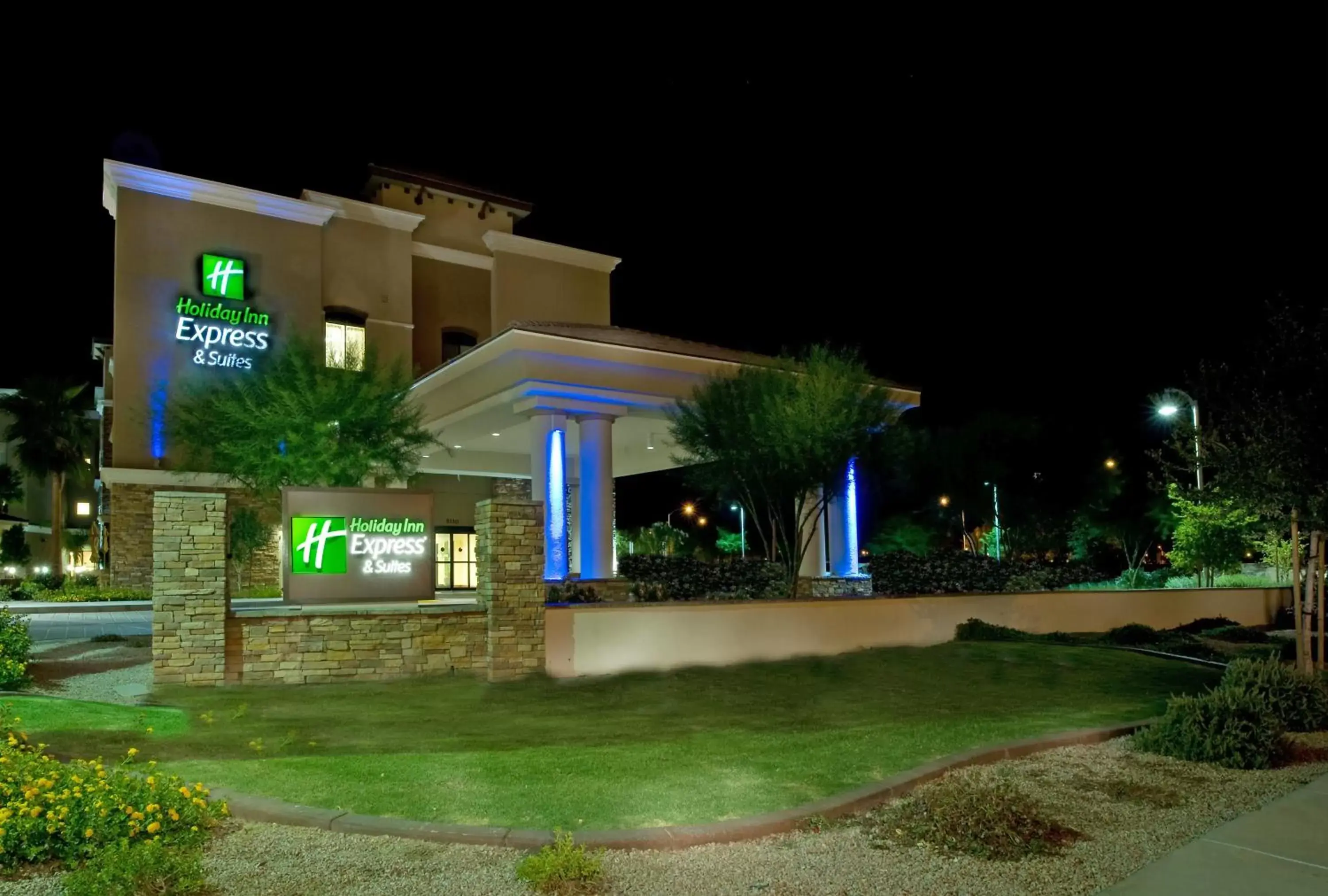 Property Building in Holiday Inn Express Hotel & Suites Phoenix-Glendale