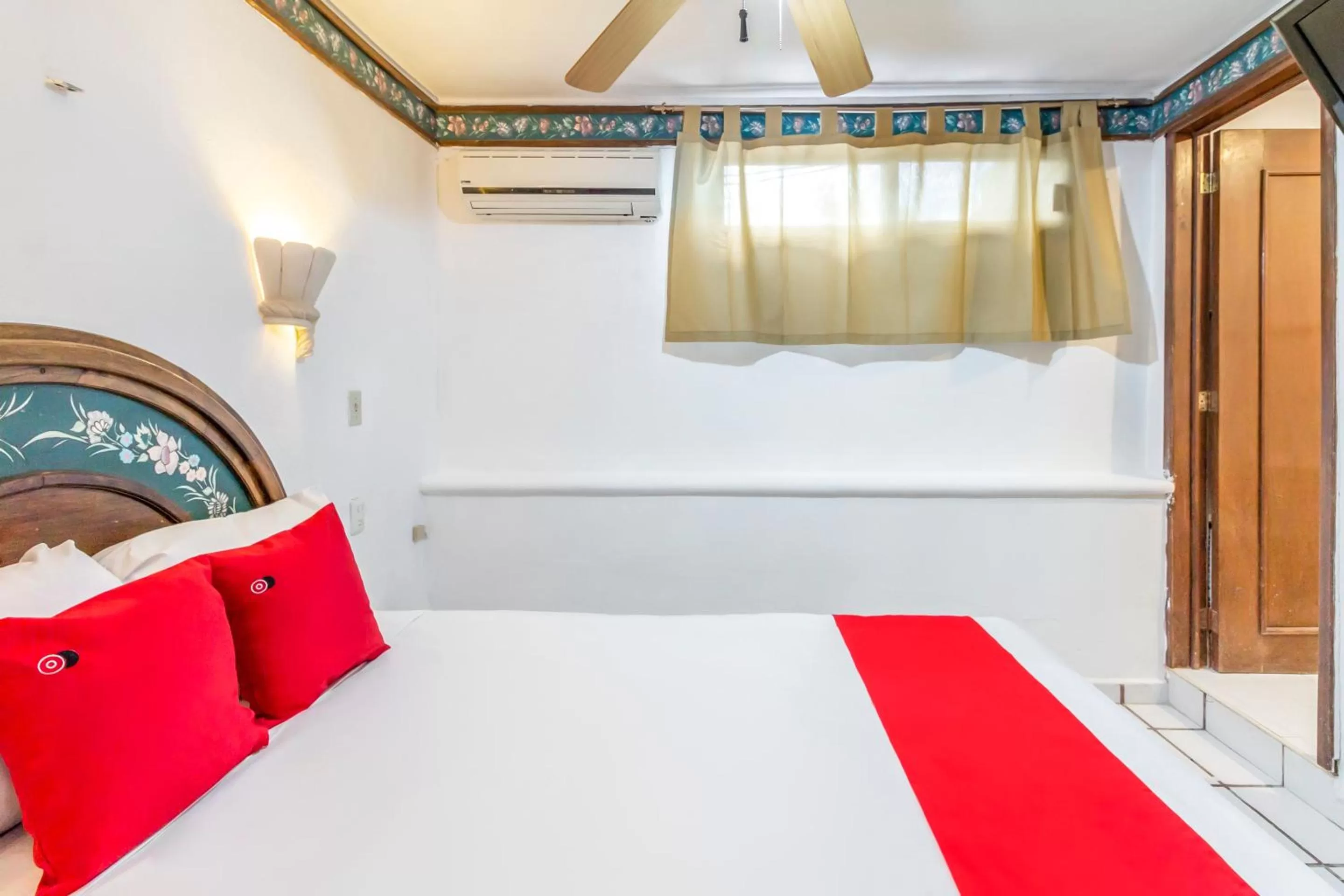 Bedroom, Bed in Hotel Rath