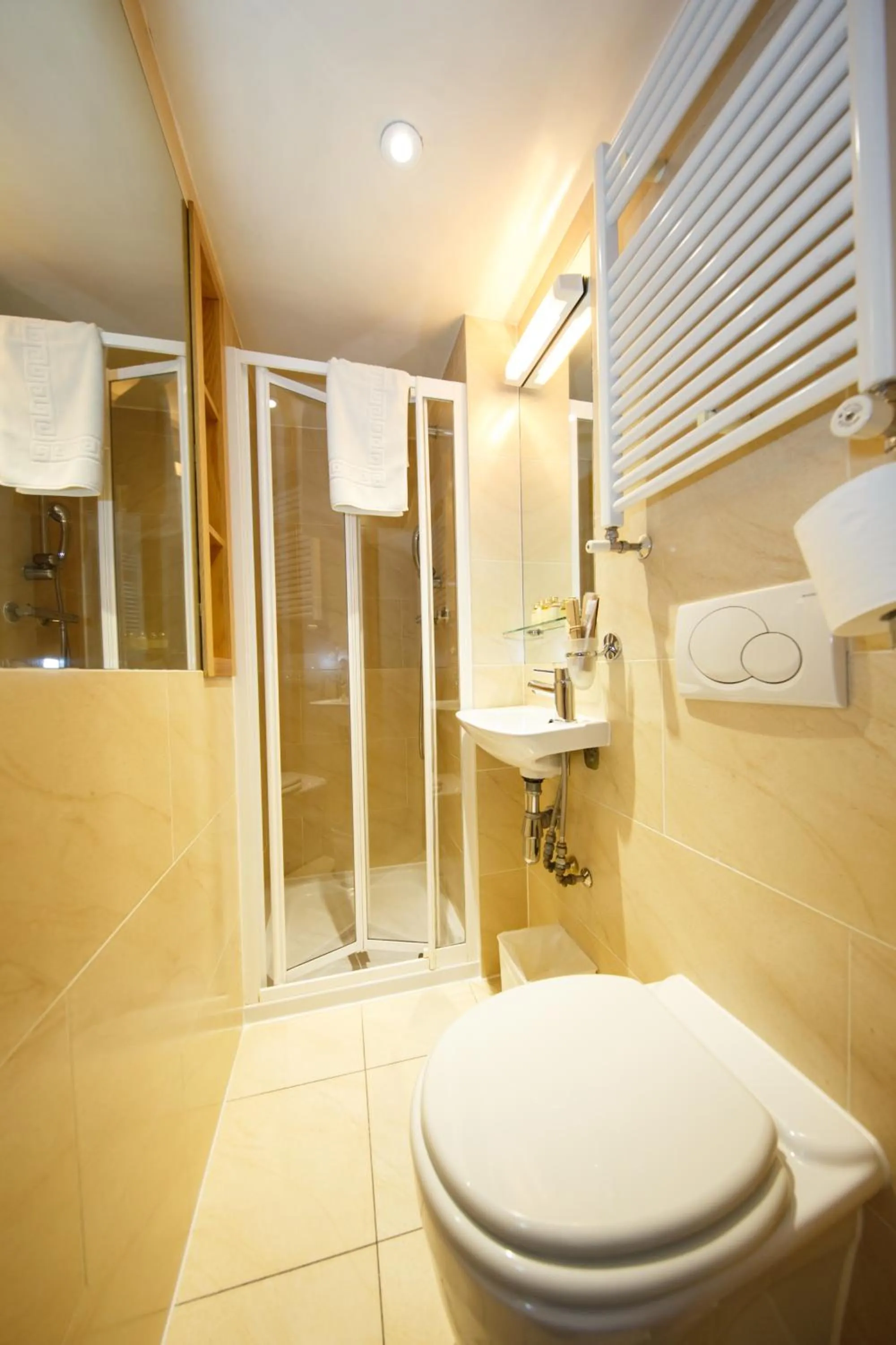 Toilet in Studios2Let