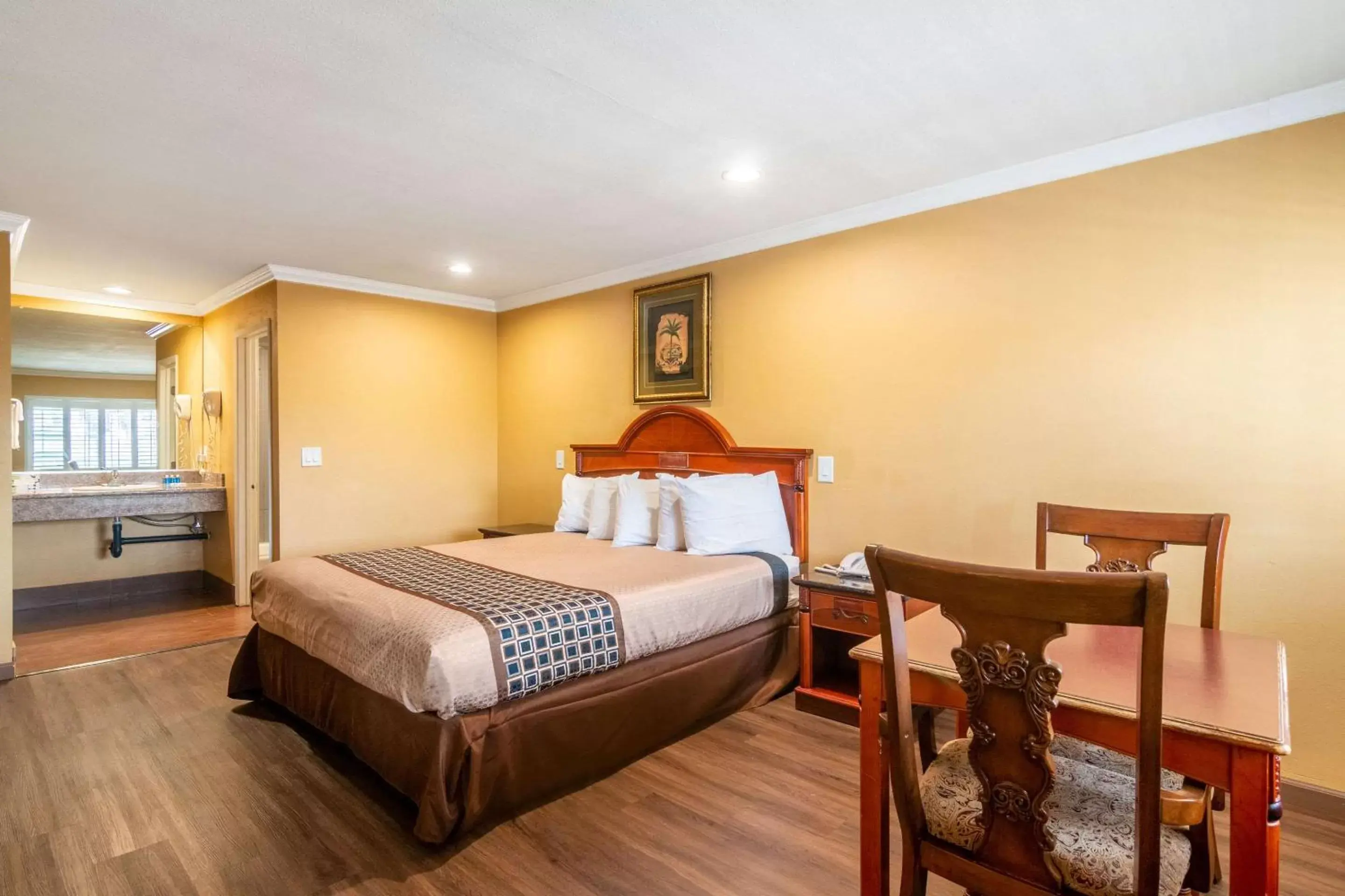 Photo of the whole room, Bed in Rodeway Inn Artesia Cerritos