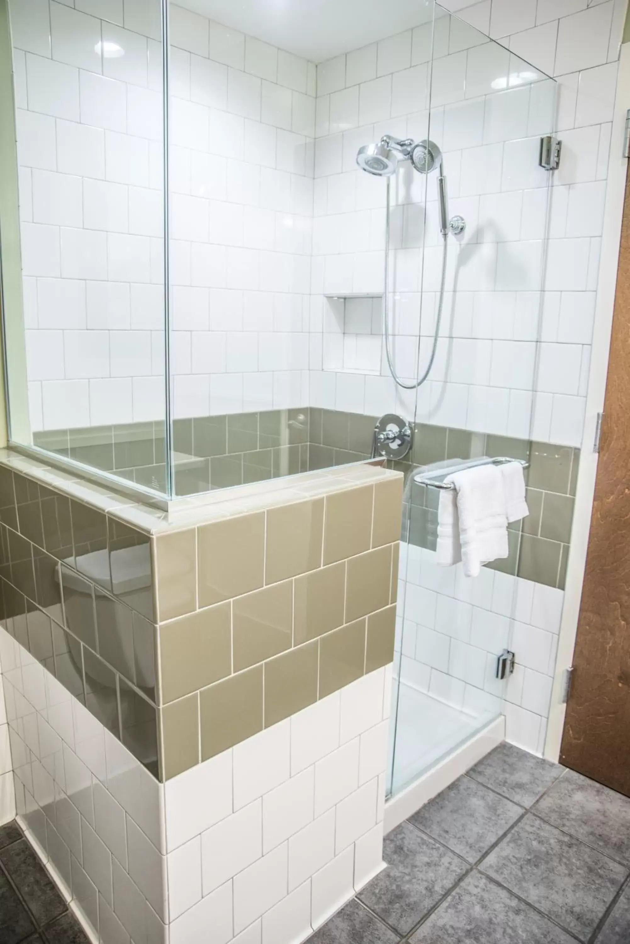 Deluxe Twin Room - Hearing Accessible in Hotel Indigo Athens - University Area by IHG Deluxe Twin Room - Hearing Accessible in Hotel Indigo Athens - University Area by IHG