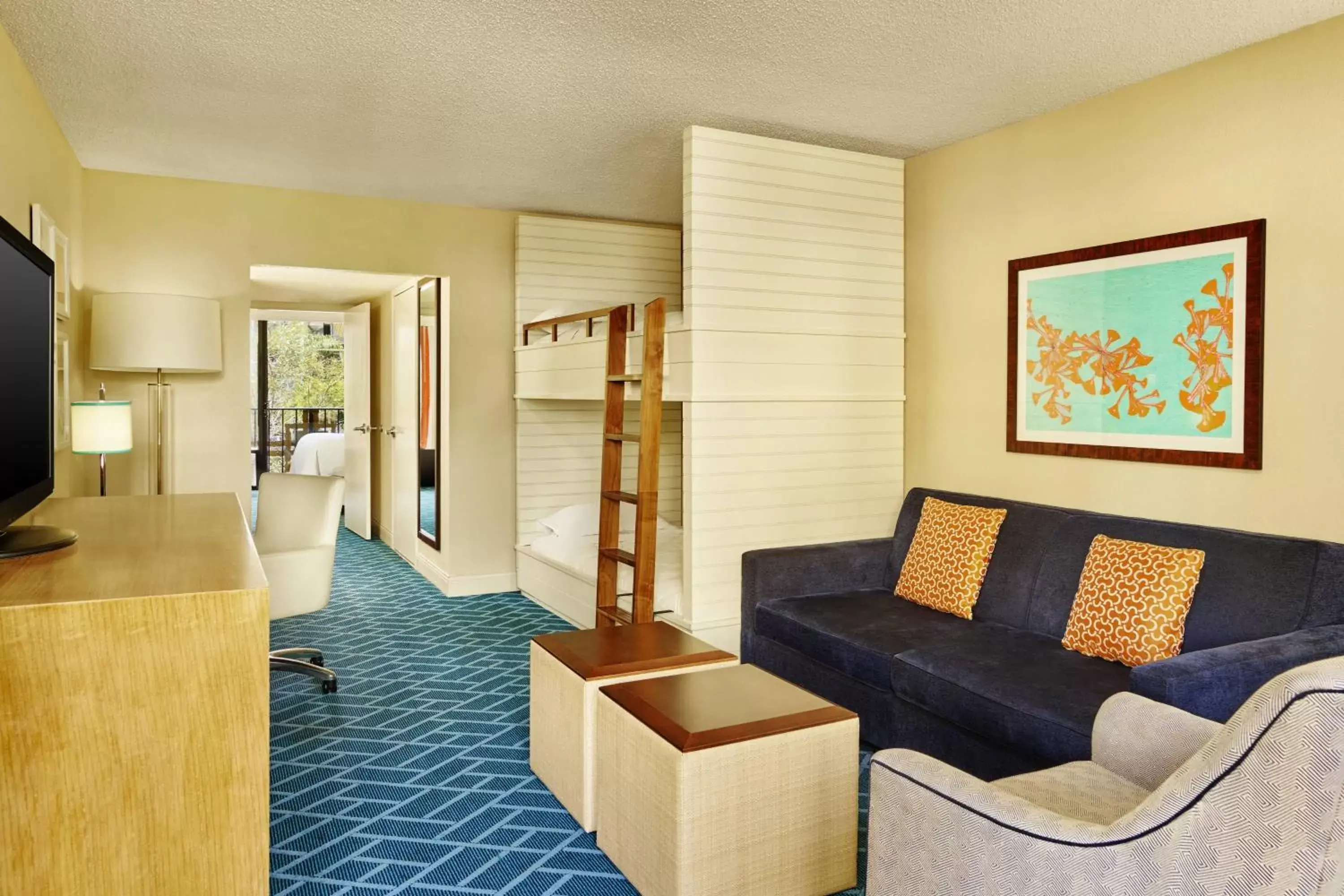 Photo of the whole room, Seating Area in Sheraton Orlando Lake Buena Vista Resort