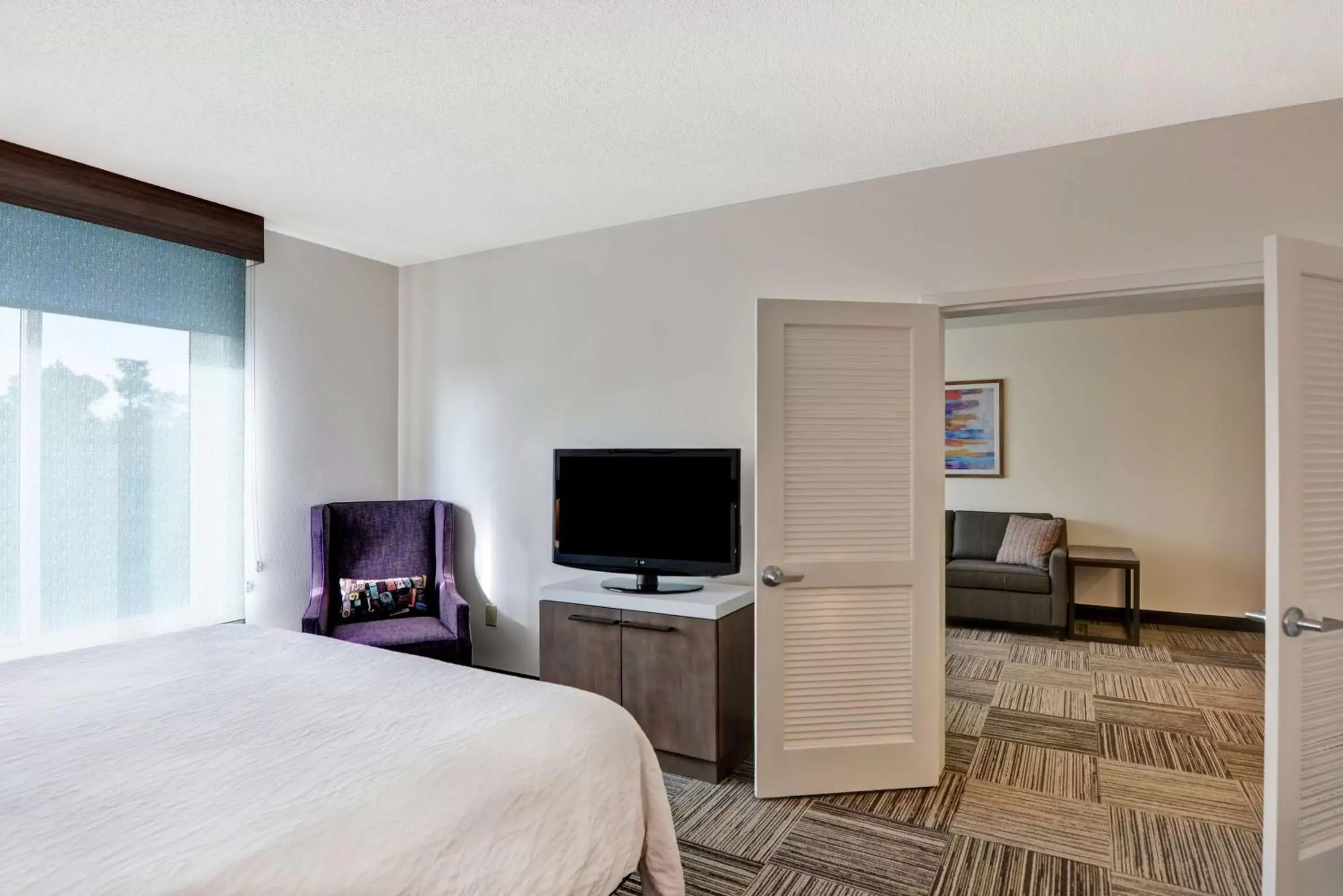 Bedroom, TV/Entertainment Center in Hilton Garden Inn Mobile East Bay / Daphne