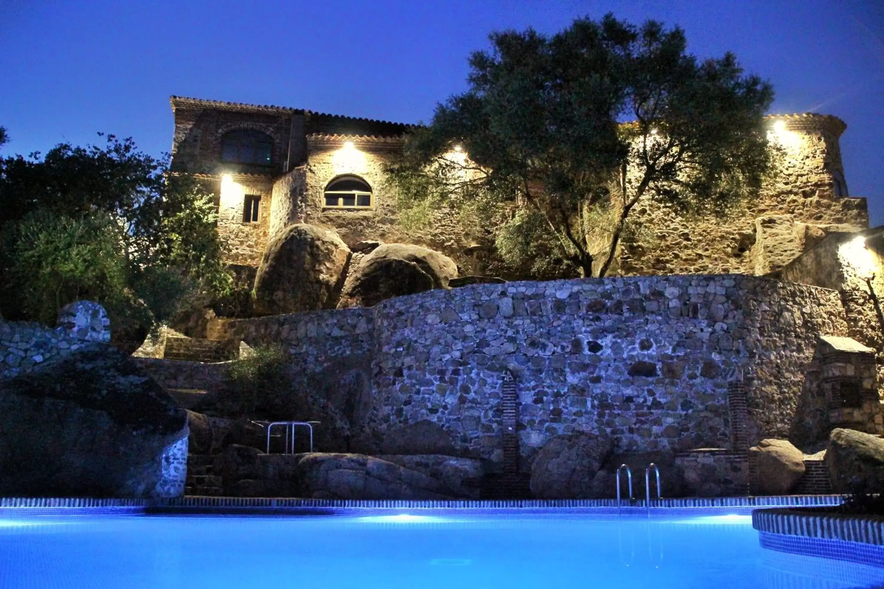 Swimming Pool in Hotel Monasterio de Rocamador