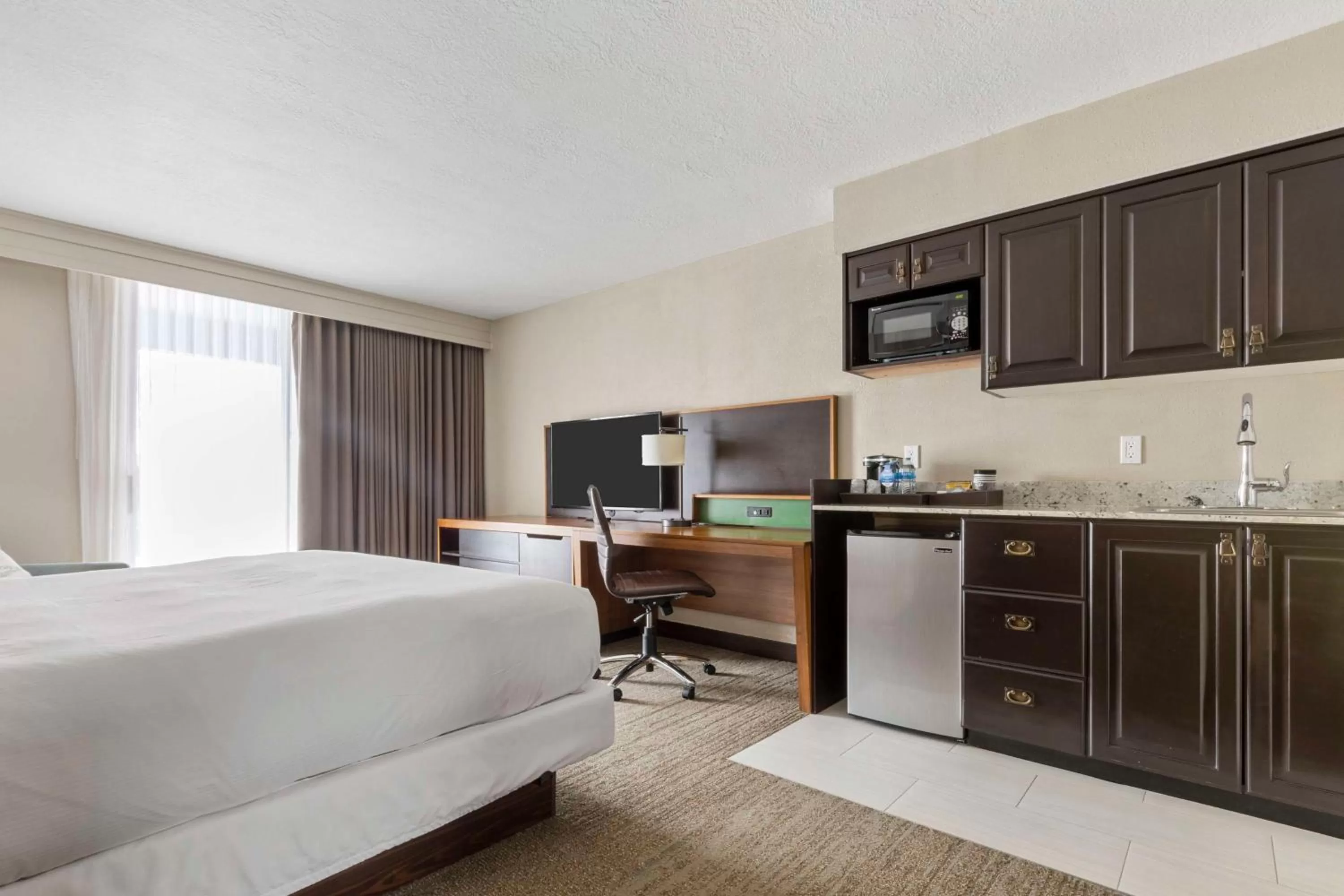Kitchen or kitchenette, Bed in DoubleTree by Hilton Hotel Park City - The Yarrow