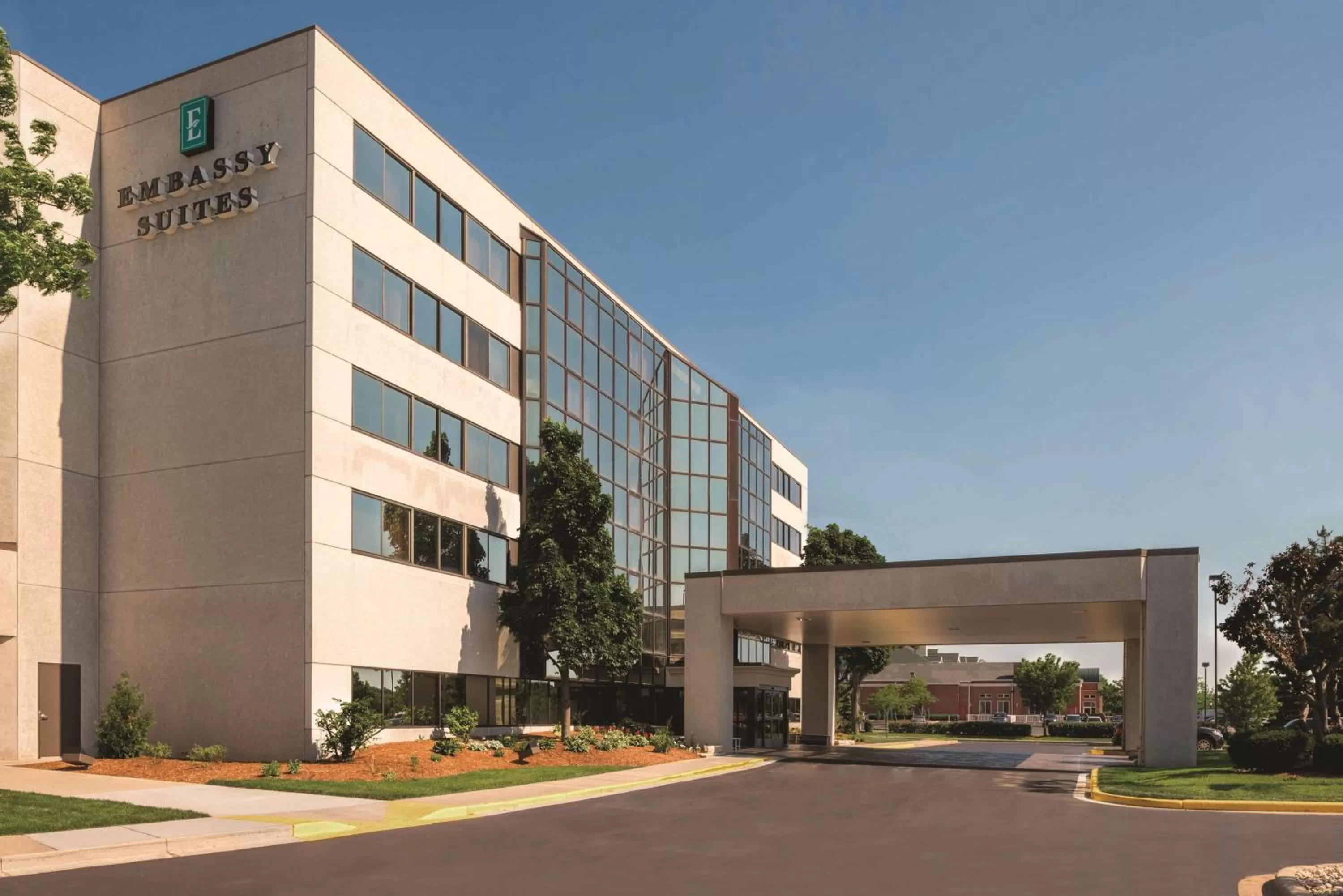 Property building in Embassy Suites by Hilton Milwaukee Brookfield