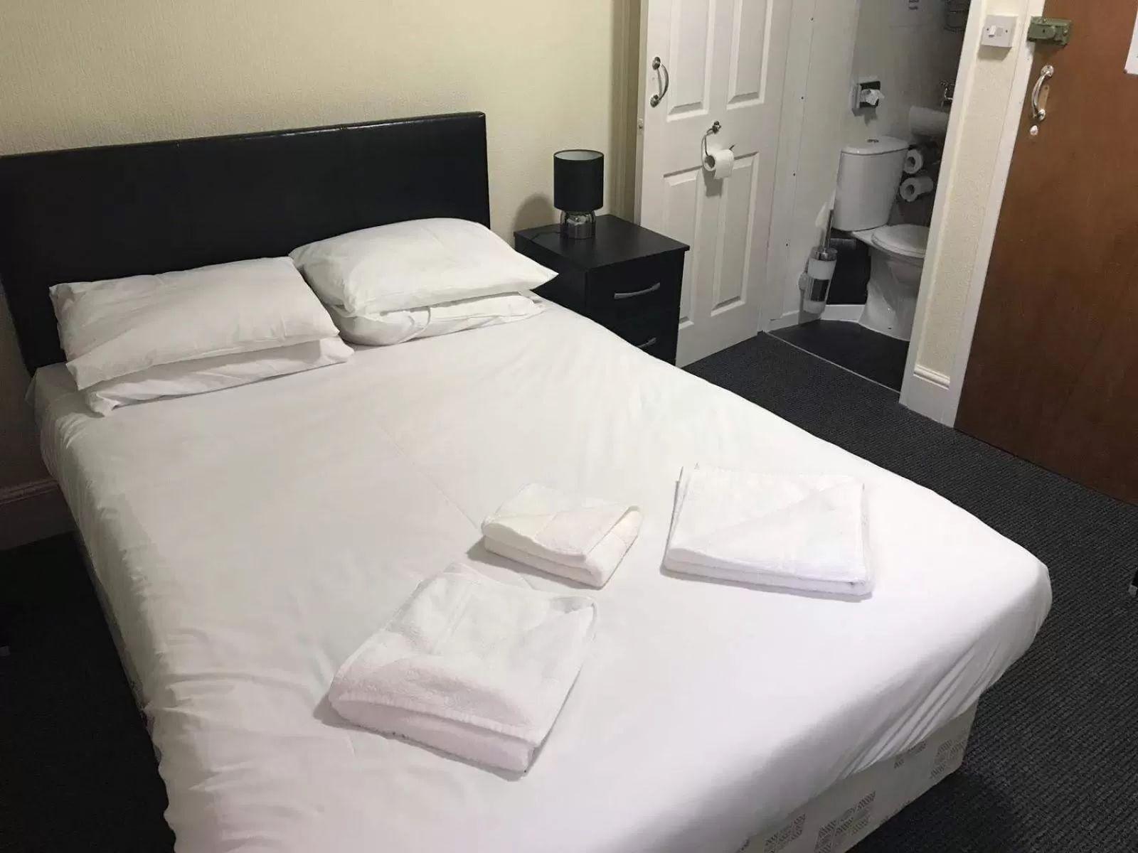 Bed in Hayward Hotel