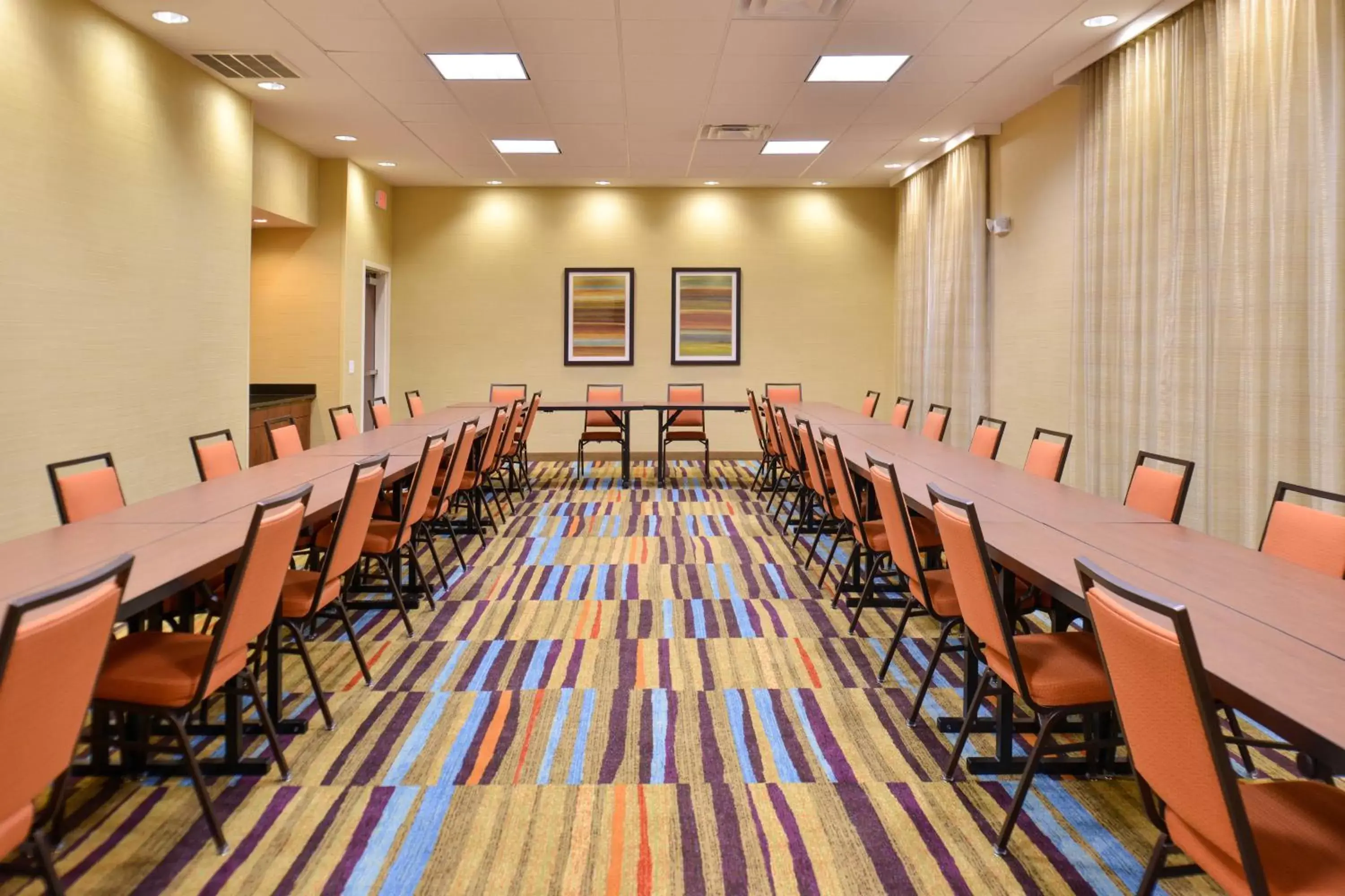 Meeting/conference room in Fairfield Inn and Suites by Marriott Calhoun