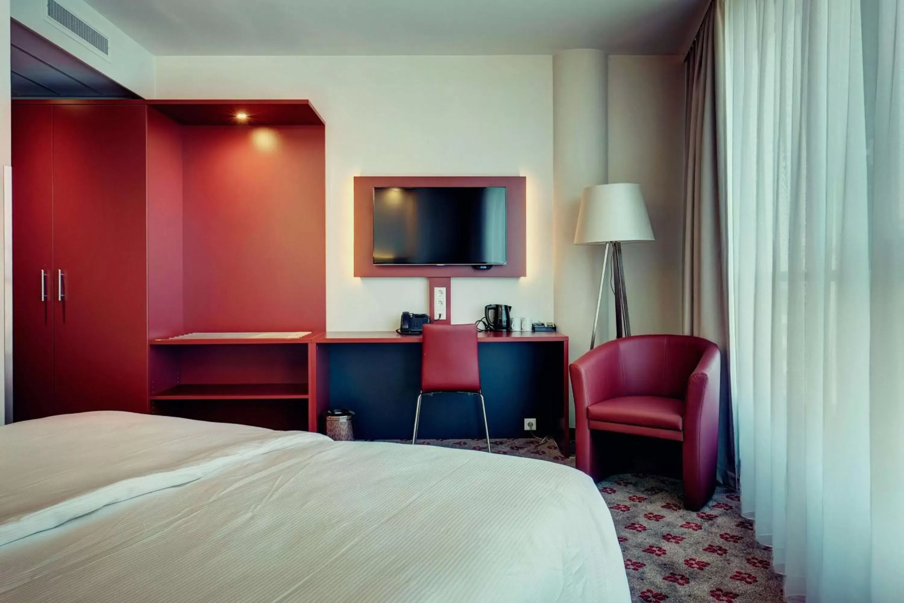 Photo of the whole room, Bed in Amedia Amsterdam Airport, Trademark Collection by Wyndham