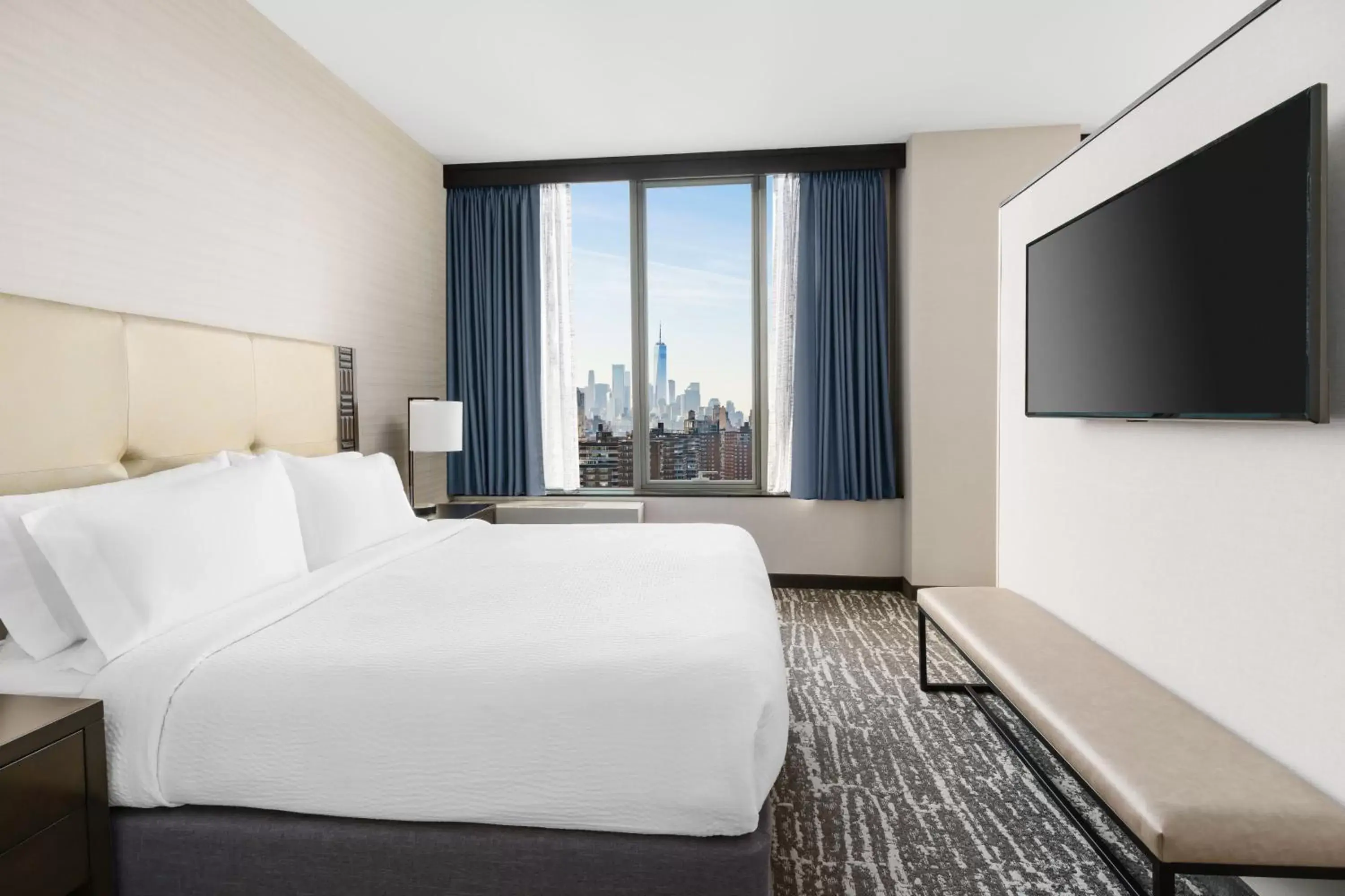 Photo of the whole room, Bed in Fairfield Inn & Suites by Marriott New York Midtown Manhattan/Penn Station