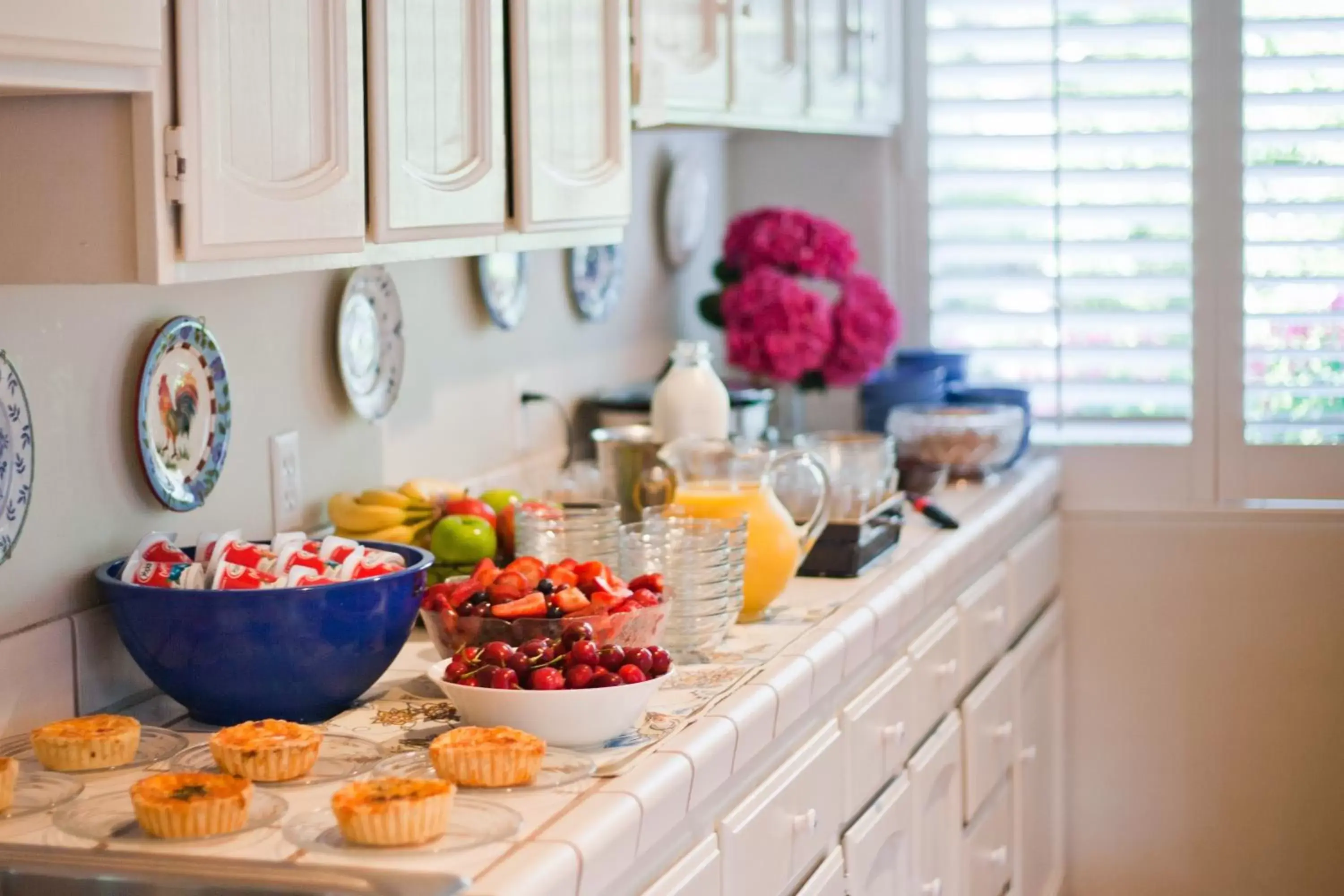 Kitchen or kitchenette, Kitchen/Kitchenette in Carmel Country Inn