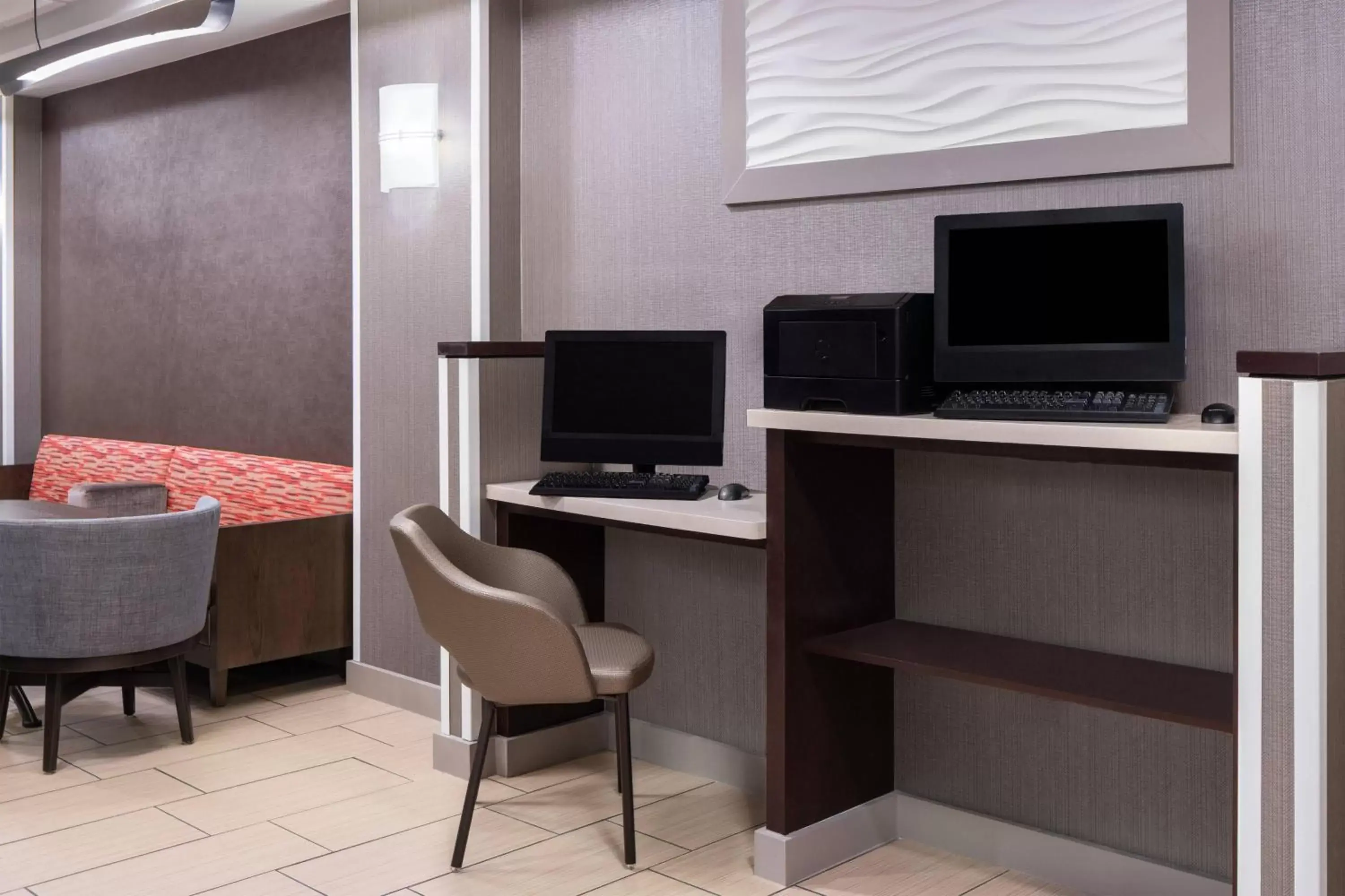 Business facilities, TV/Entertainment Center in SpringHill Suites Houston Hobby Airport