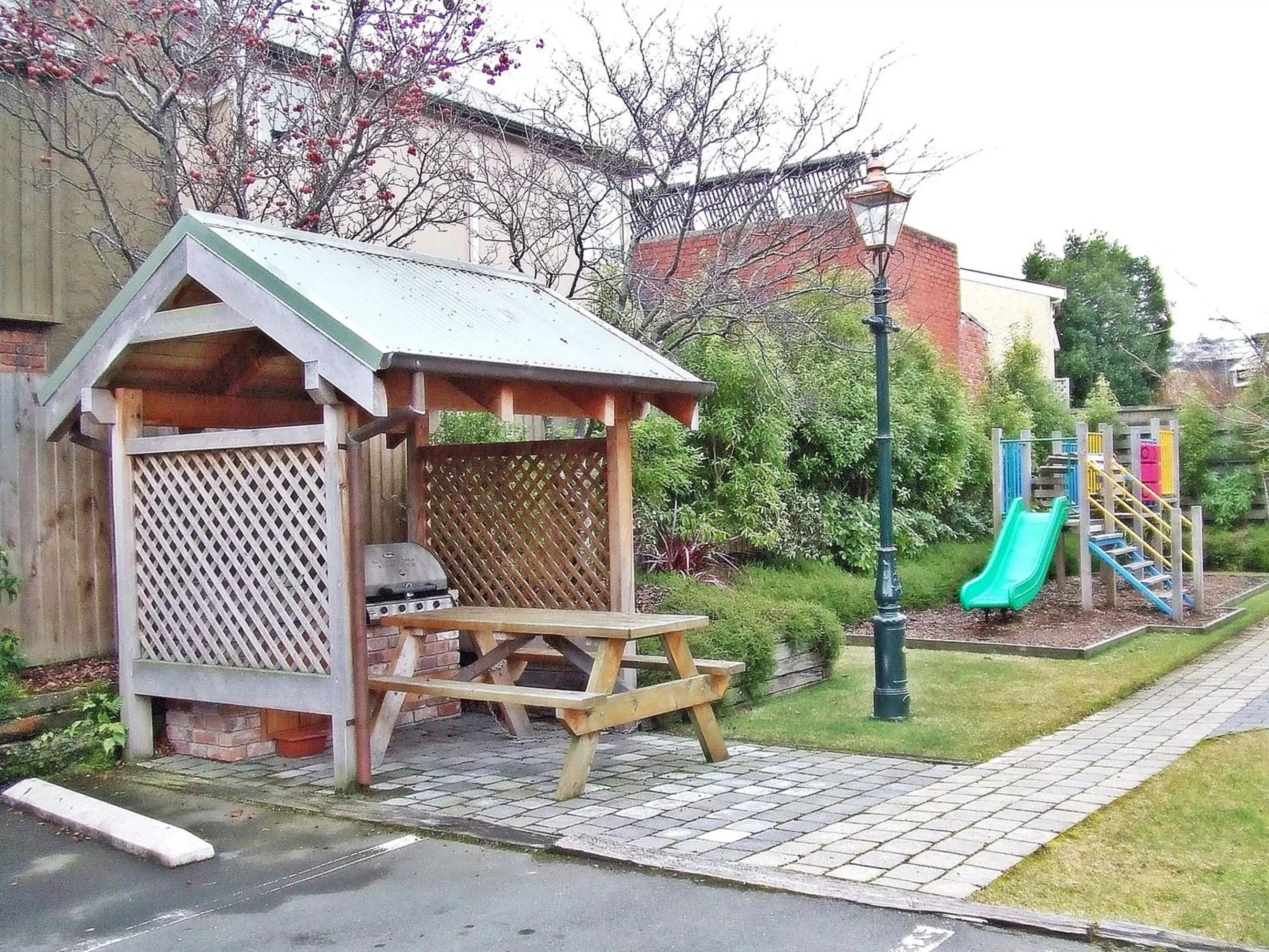 BBQ facilities in Woodlands Motels And Apartments