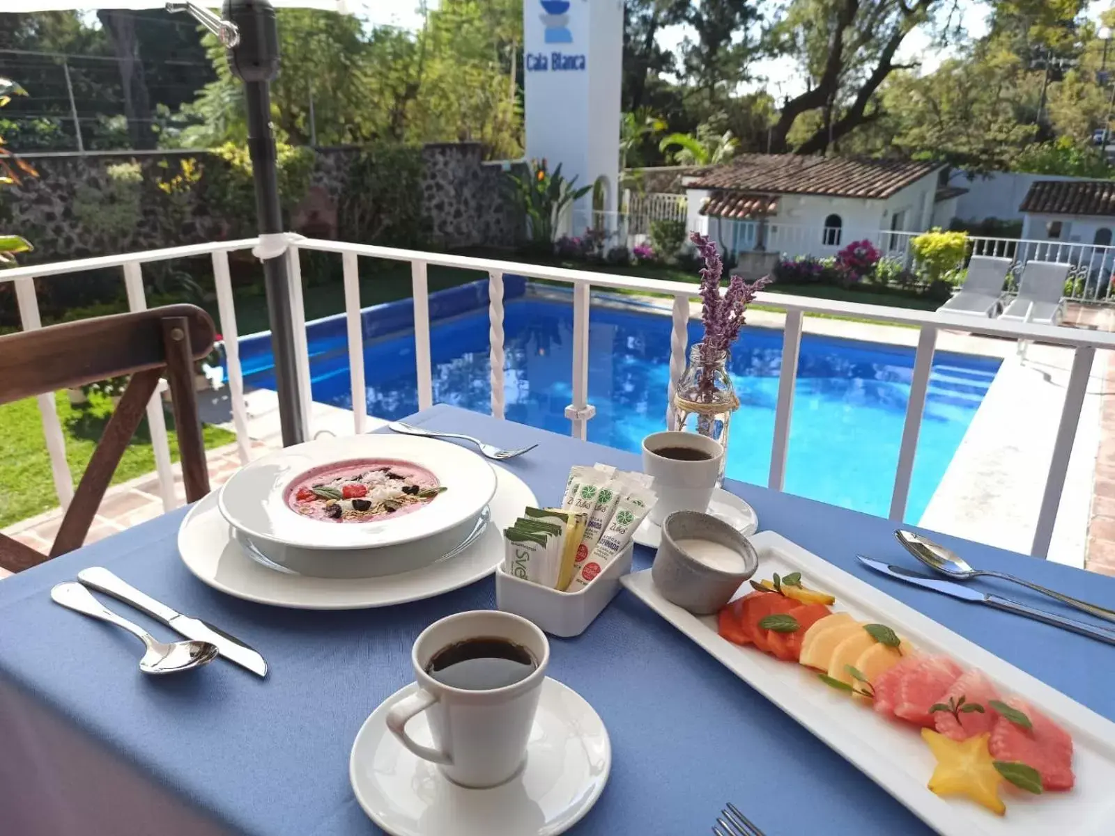 Food and drinks, Pool View in Hotel Cala Blanca Cuernavaca
